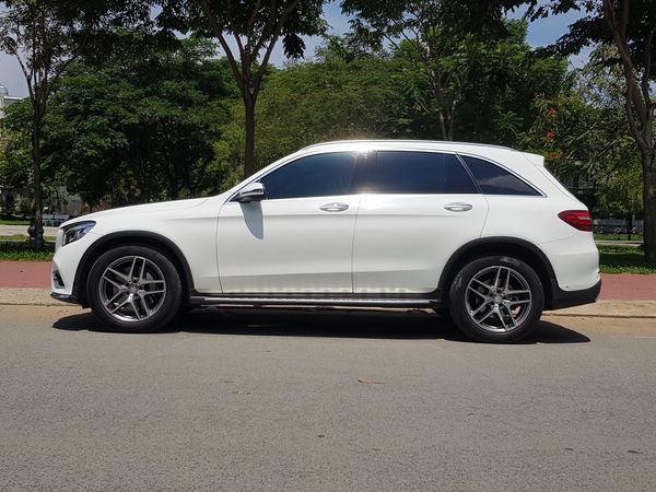 Xe cũ Mercedes GLC 300 rao giá ngang Hyundai Santa Fe tại Việt Nam- Ảnh 2.