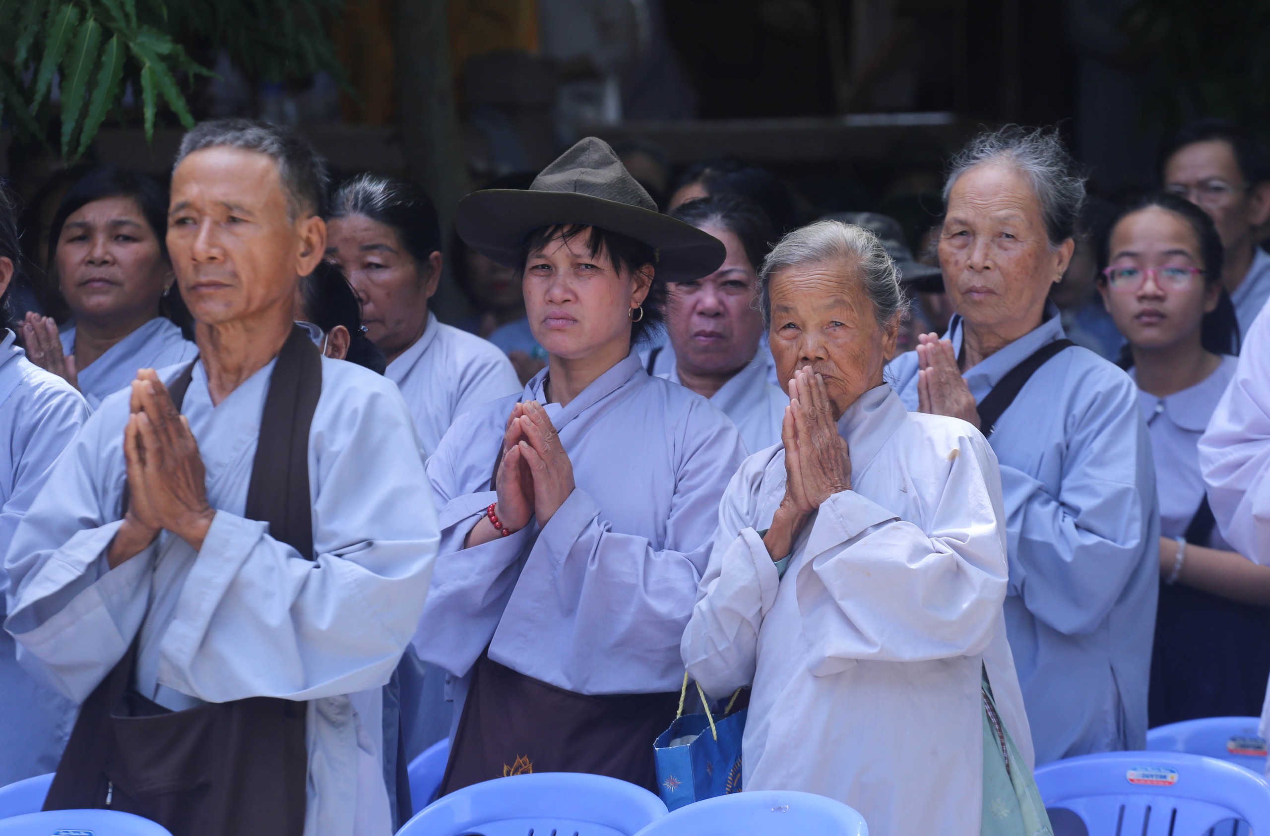 Cầu siêu nạn nhân tai nạn giao thông: Tưởng nhớ người mất, kêu gọi nâng cao ý thức an toàn- Ảnh 4.