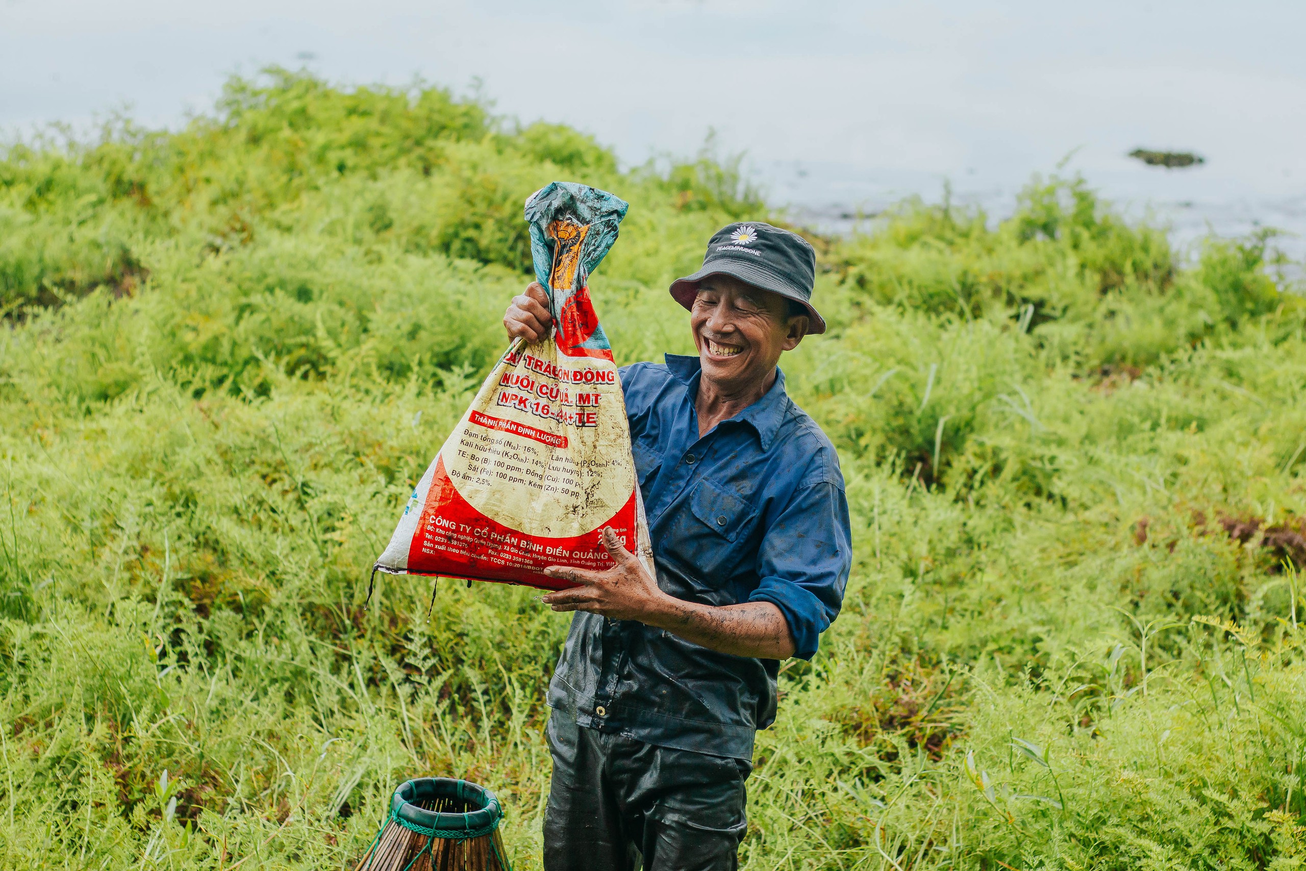 Nhiều người thu hoạch được cả túi cá