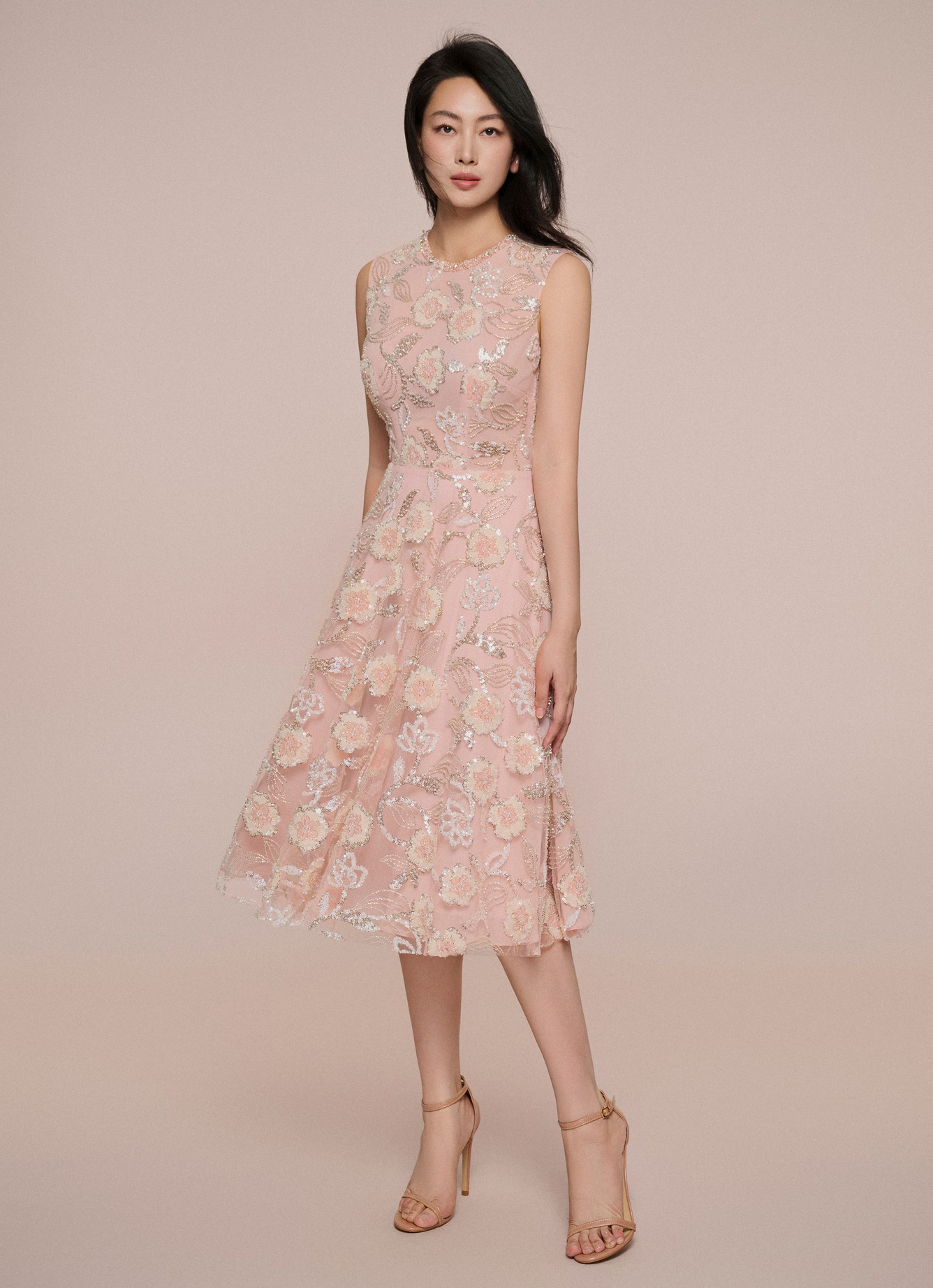 សម្លៀកបំពាក់ដែលមានលំនាំនឹងធ្វើឱ្យនារីចាប់អារម្មណ៍ - រូបថត 10 ។ Những trang phục họa tiết sẽ làm quý cô mê mẩn- Ảnh 10.