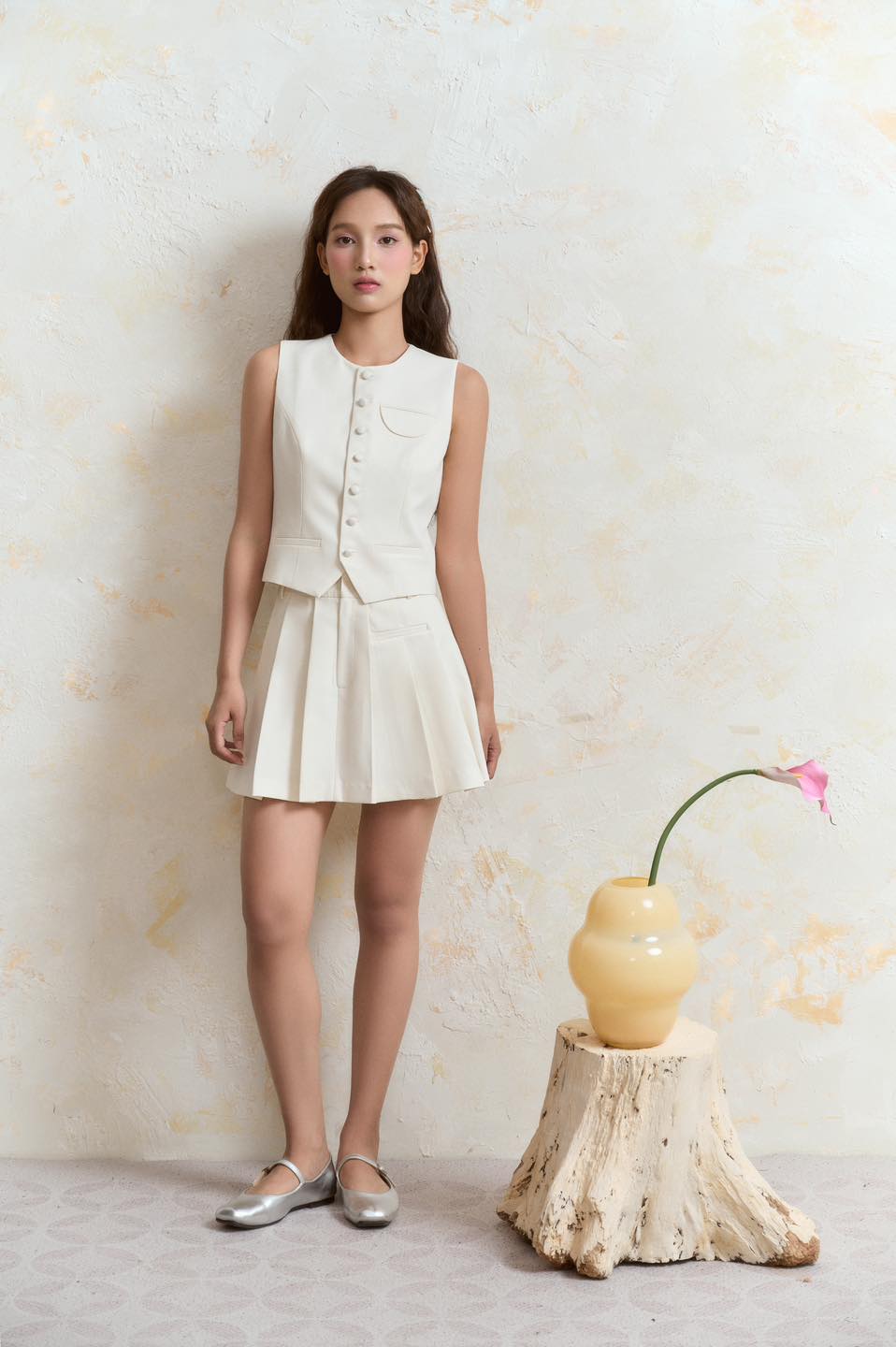 តុបតែងម៉ូដរដូវស្លឹកឈើជ្រុះរបស់អ្នកជាមួយនឹងសម្លៀកបំពាក់ពណ៌ស - រូបថត 8 ។ Tô điểm thời trang mùa thu với những cách phối đồ cùng sắc trắng- Ảnh 8.