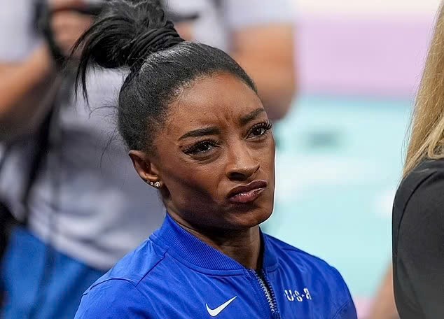 Huyền thoại TDDC Simone Biles ngã ở chung kết, mất luôn huy chương Olympic: Chuyện khó tin- Ảnh 2.