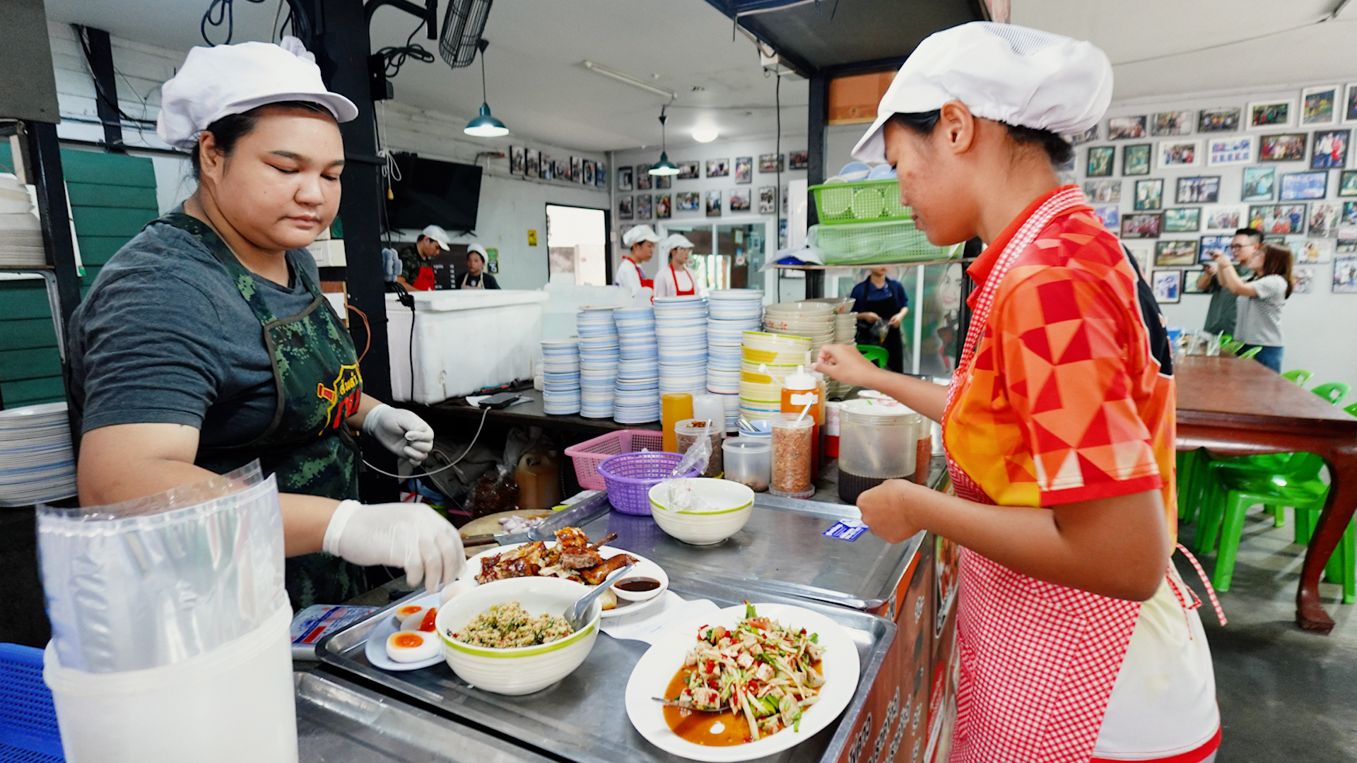 Khám phá 'thủ phủ' của món somtam Thái Lan: Bán cả nghìn phần mỗi ngày- Ảnh 1.