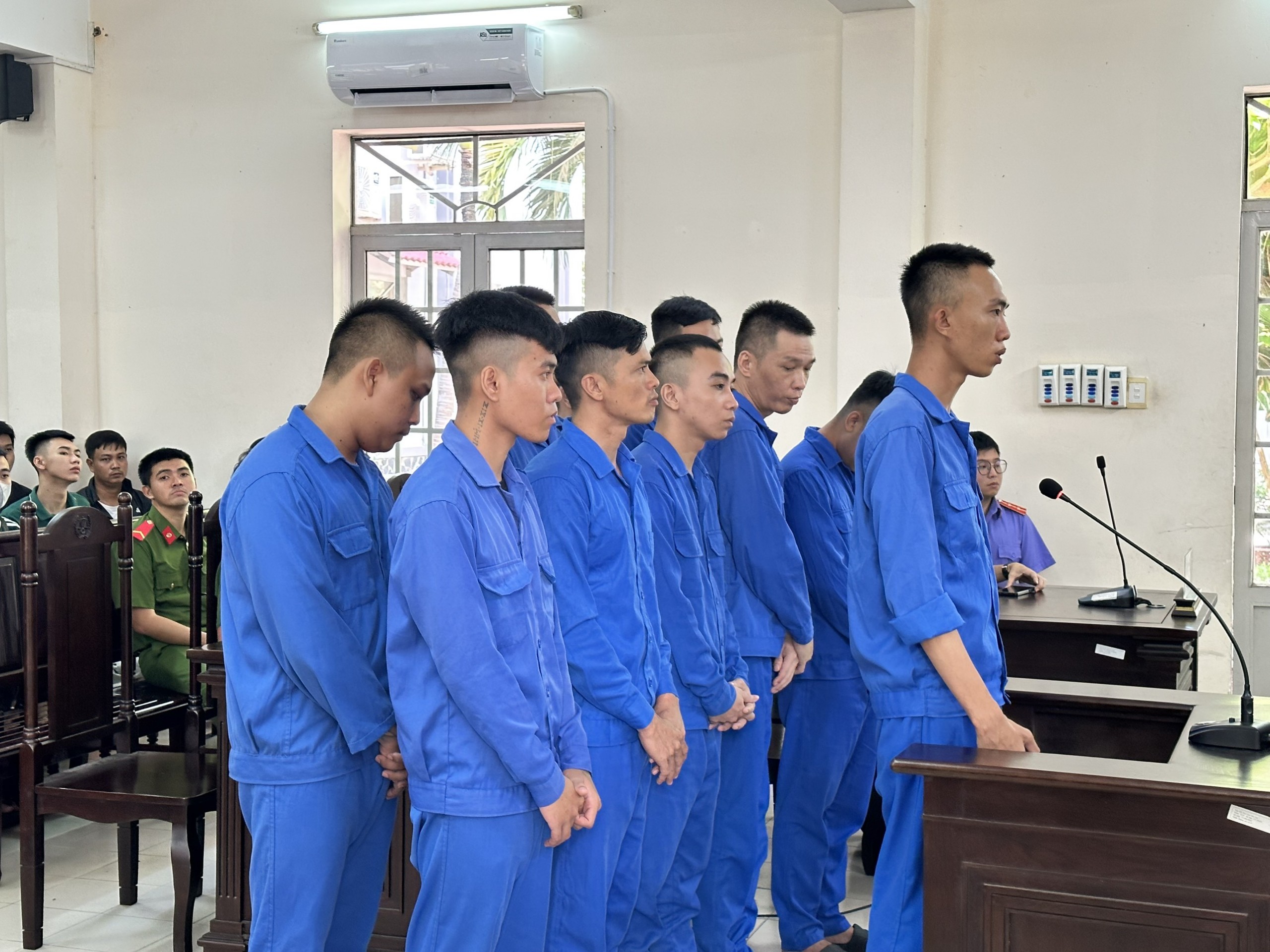 Mang súng từ Tây Ninh xuống TP.Vũng Tàu để trả thù giúp bạn, 10 người lãnh án- Ảnh 1. Mang súng từ Tây Ninh xuống TP.Vũng Tàu để trả thù giúp bạn, 10 người lãnh án- Ảnh 1.
