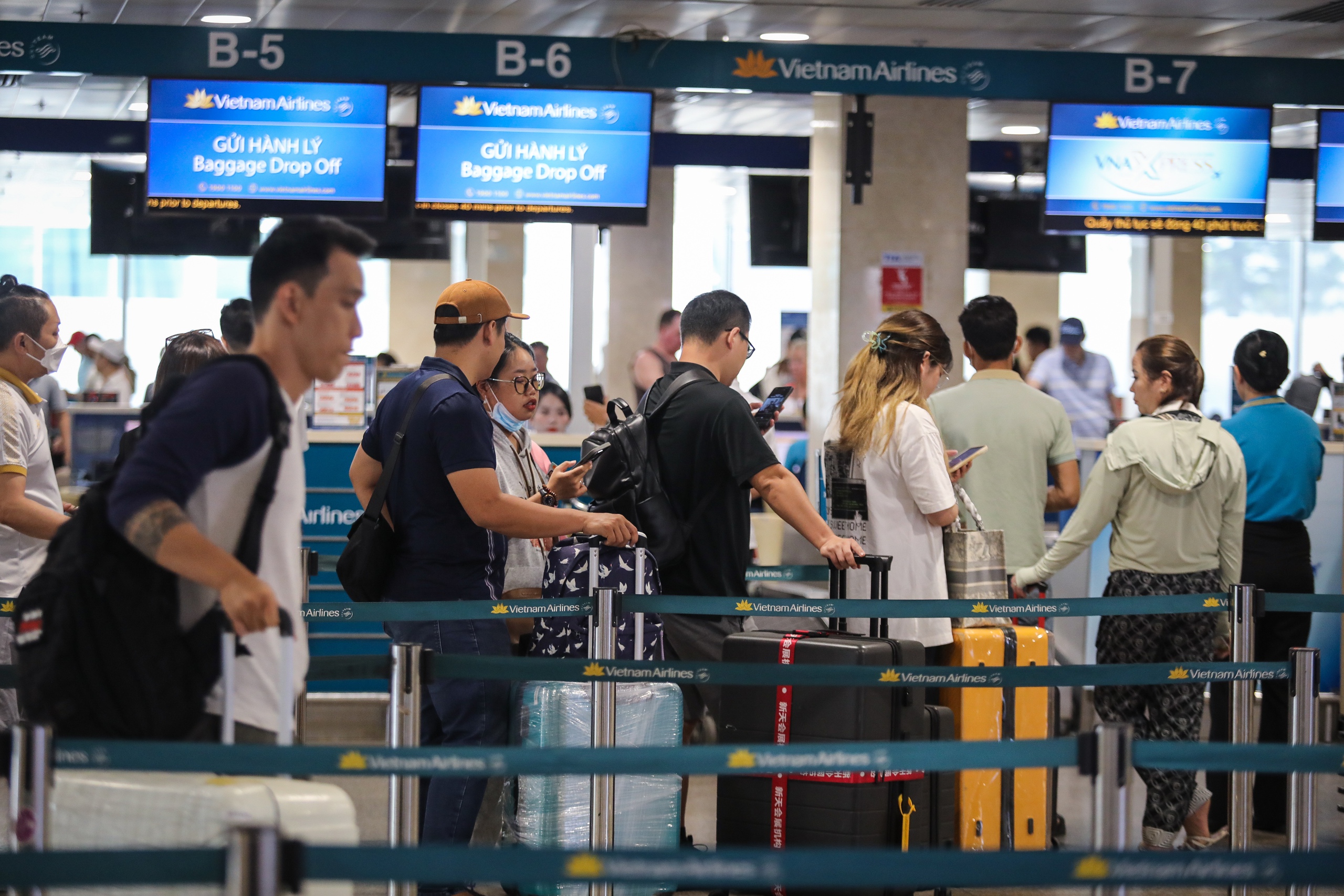 Sân bay Tân Sơn Nhất tăng tần suất lên 46 chuyến bay/giờ cao điểm lễ 30.4- Ảnh 1.