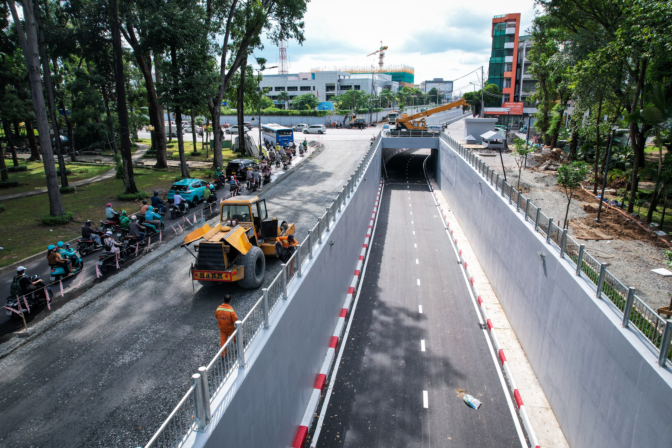 Hầm chui ngàn tỉ giảm tải cửa ngõ sân bay Tân Sơn Nhất trước ngày thông xe- Ảnh 2.