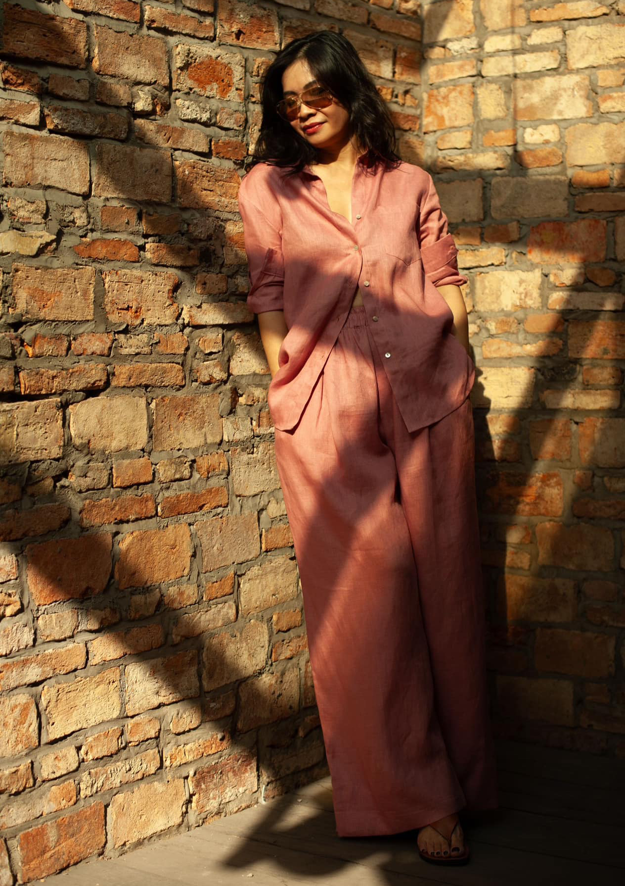 រ៉ូបក្រណាត់ទេសឯក និងកប្បាសក្លាយជានិន្នាការក្តៅ - រូបថត ១១. Váy suông từ linen, cotton thành xu hướng hot- Ảnh 11.