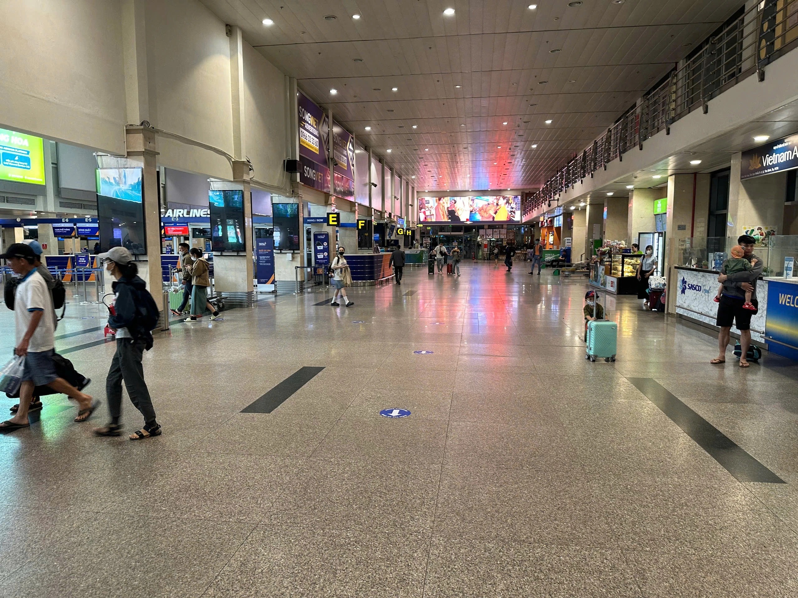 Du lịch đường bộ 'soán ngôi' đường không?- Ảnh 2. Du lịch đường bộ 'soán ngôi' đường không?- Ảnh 2.