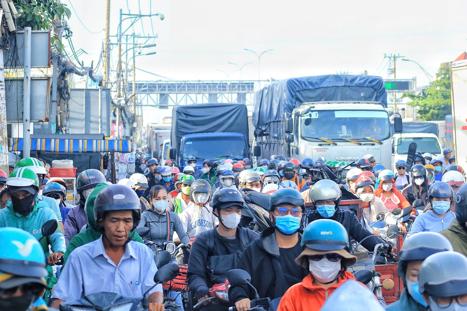 Du lịch đường bộ 'soán ngôi' đường không?- Ảnh 1. Du lịch đường bộ 'soán ngôi' đường không?- Ảnh 1.