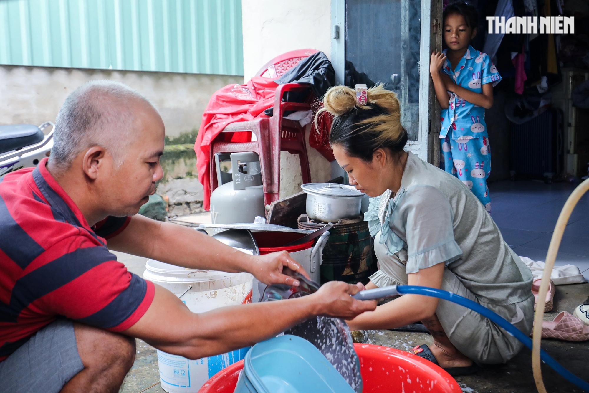 Trăm em nhỏ mong một trung thu yêu thương ở xóm trọ nghèo- Ảnh 1.