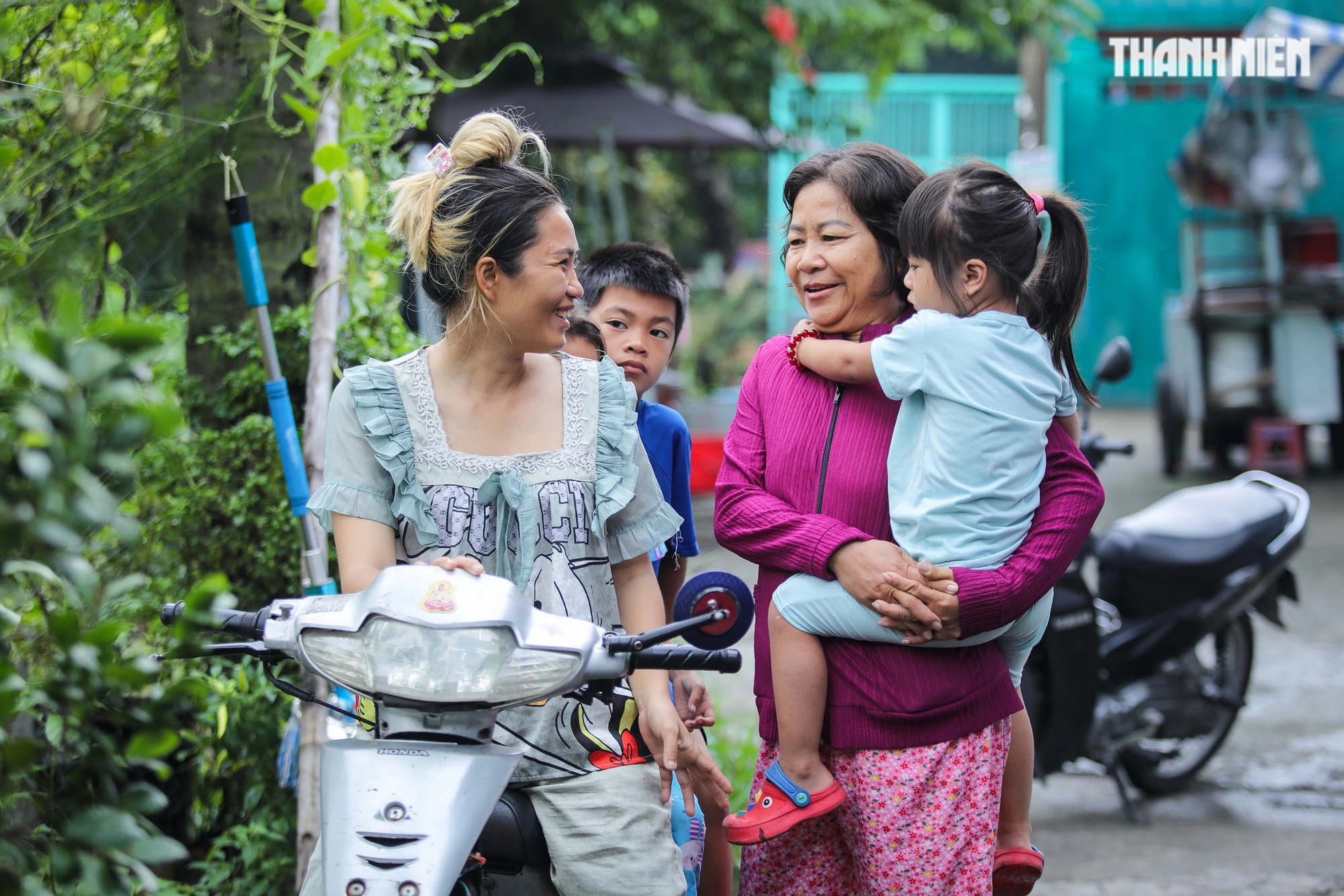 Trăm em nhỏ mong một trung thu yêu thương ở xóm trọ nghèo- Ảnh 2.