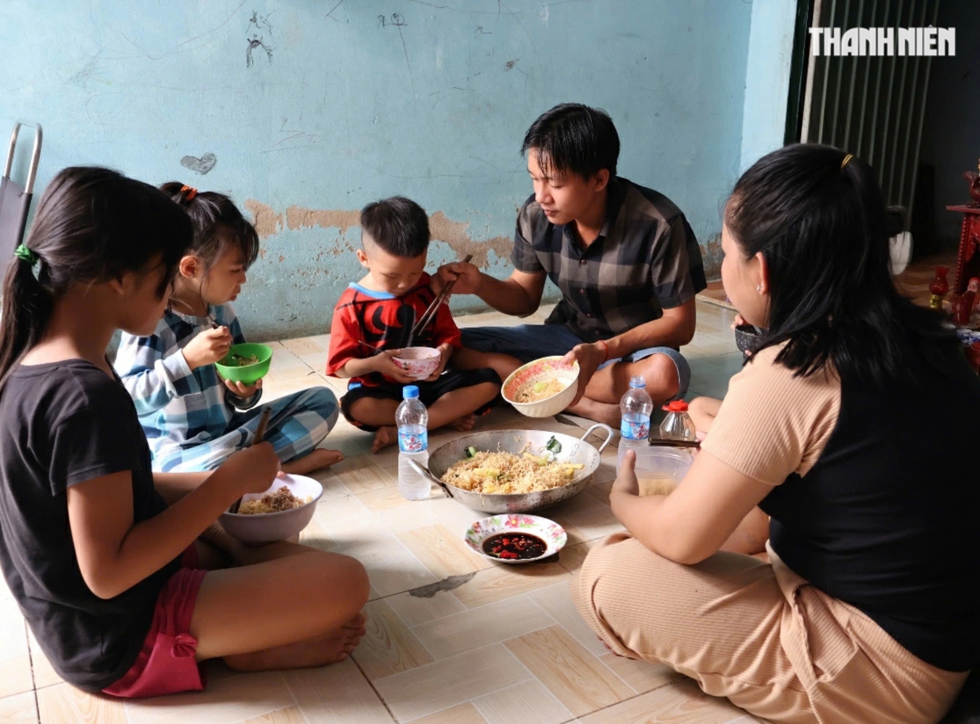 Trăm em nhỏ mong một trung thu yêu thương ở xóm trọ nghèo- Ảnh 5.