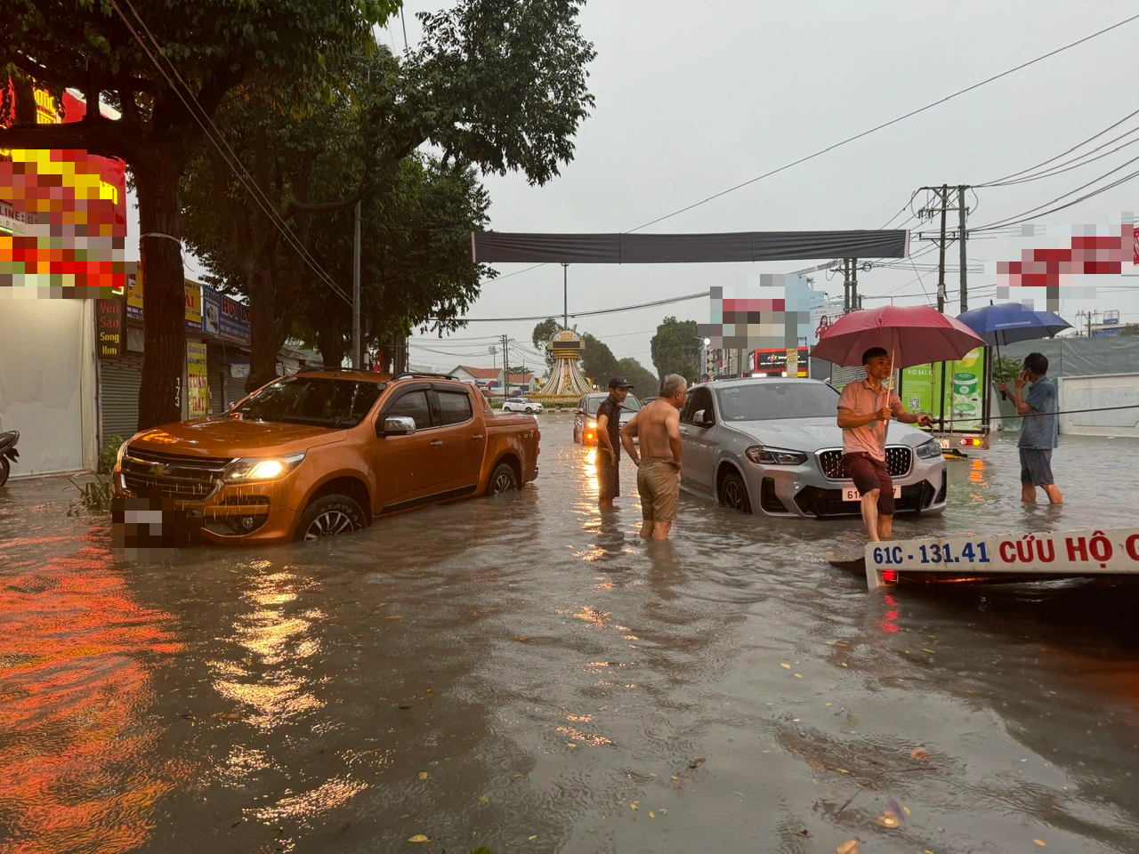 Bình Dương: Mưa lớn gây ngập ở 2 thành phố, giao thông ùn tắc- Ảnh 2.