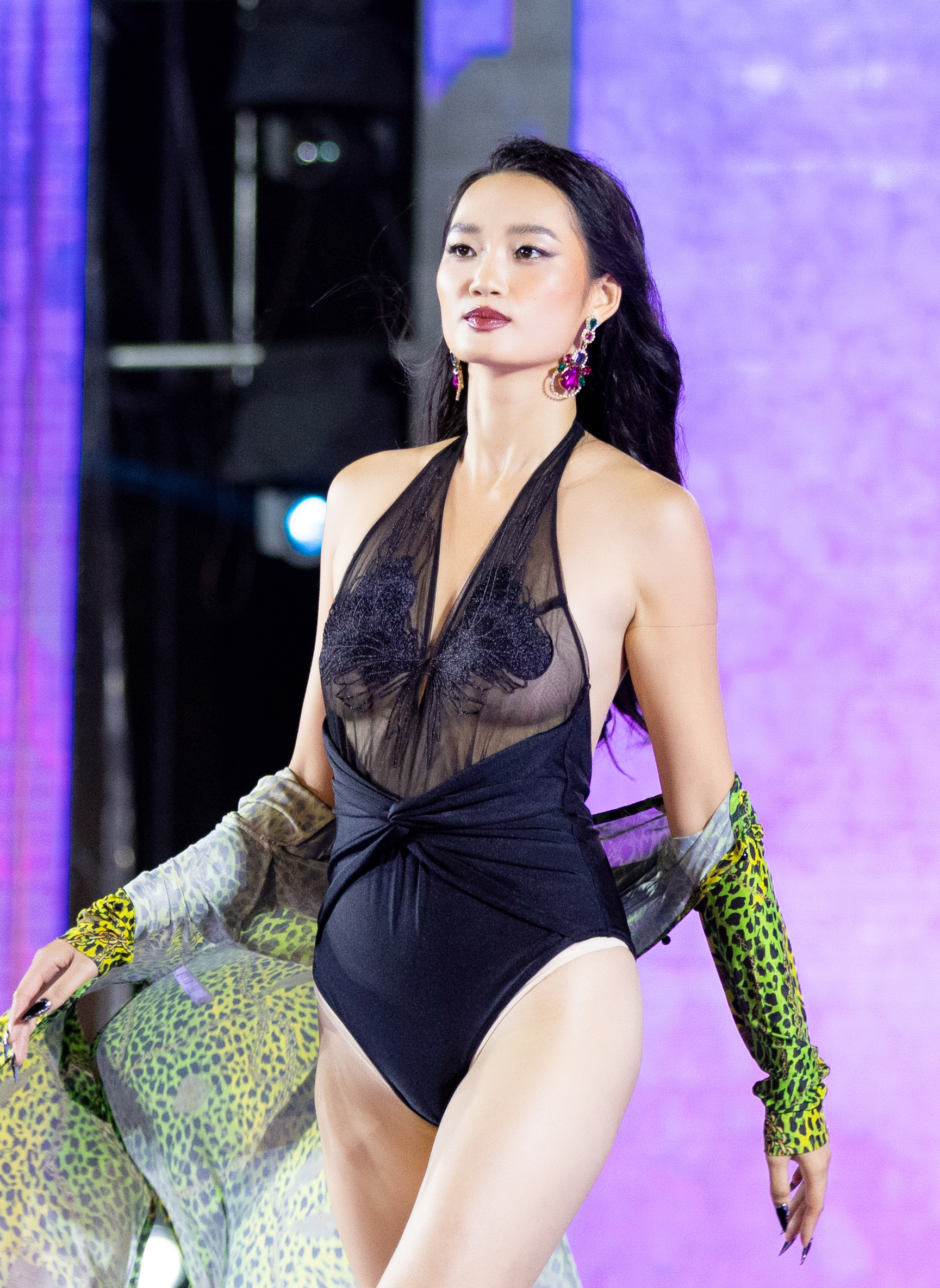 Kỳ Duyên cùng dàn người đẹp Miss Universe Vietnam trình diễn áo tắm nóng bỏng- Ảnh 3.