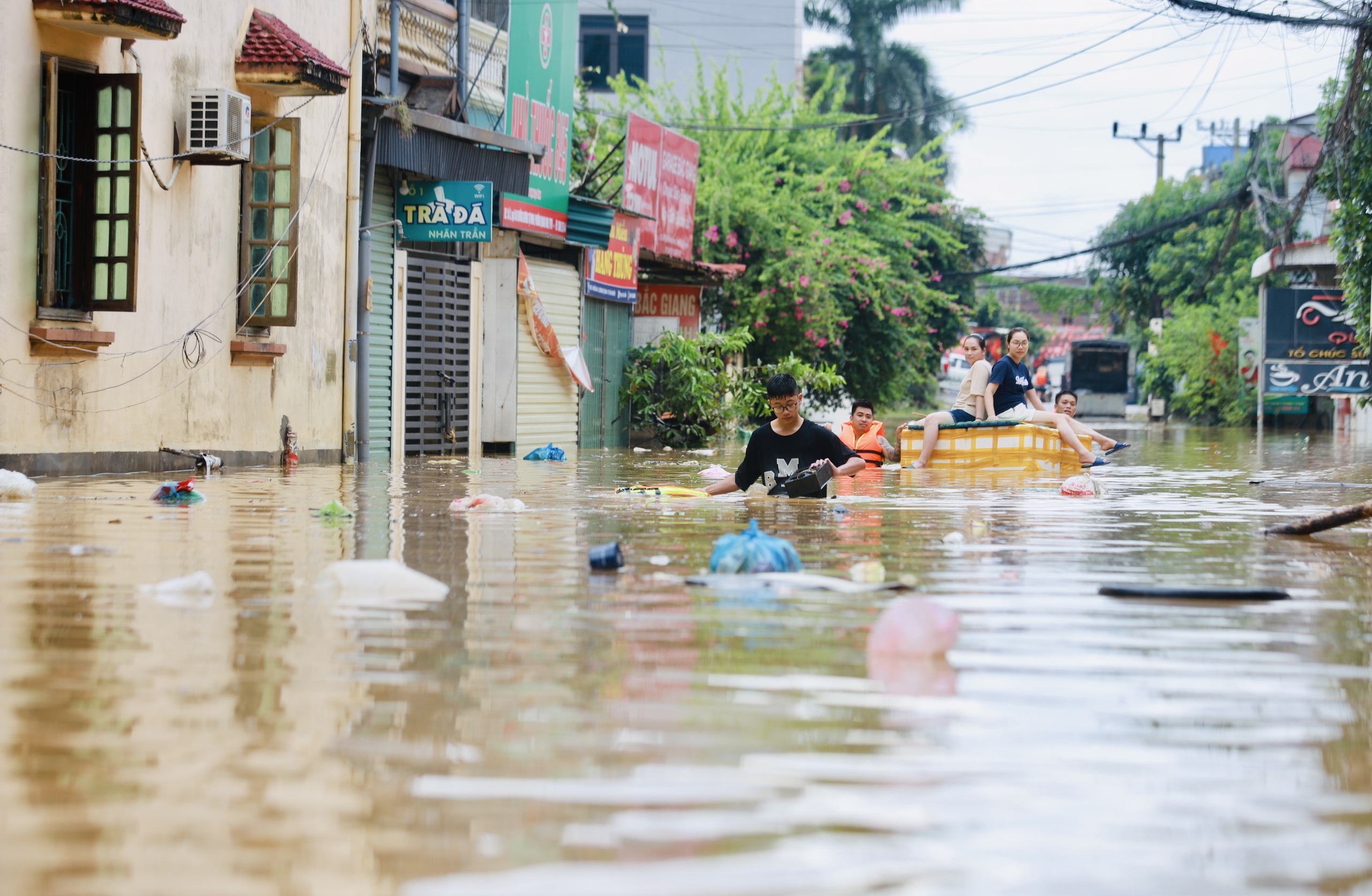 'Mình phục vụ dân nhưng không biết con mình đang thế nào'- Ảnh 1.