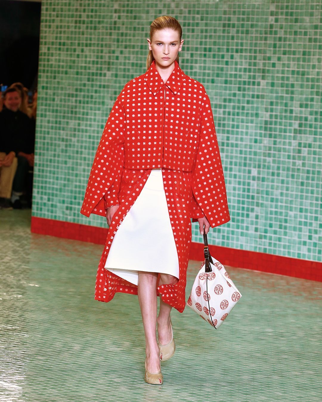'Phù thủy' Elizabeth Olsen cùng dàn sao nữ khoe sắc tại show diễn của Tory Burch- Ảnh 14. 'Phù thủy' Elizabeth Olsen cùng dàn sao nữ khoe sắc tại show diễn của Tory Burch- Ảnh 14.