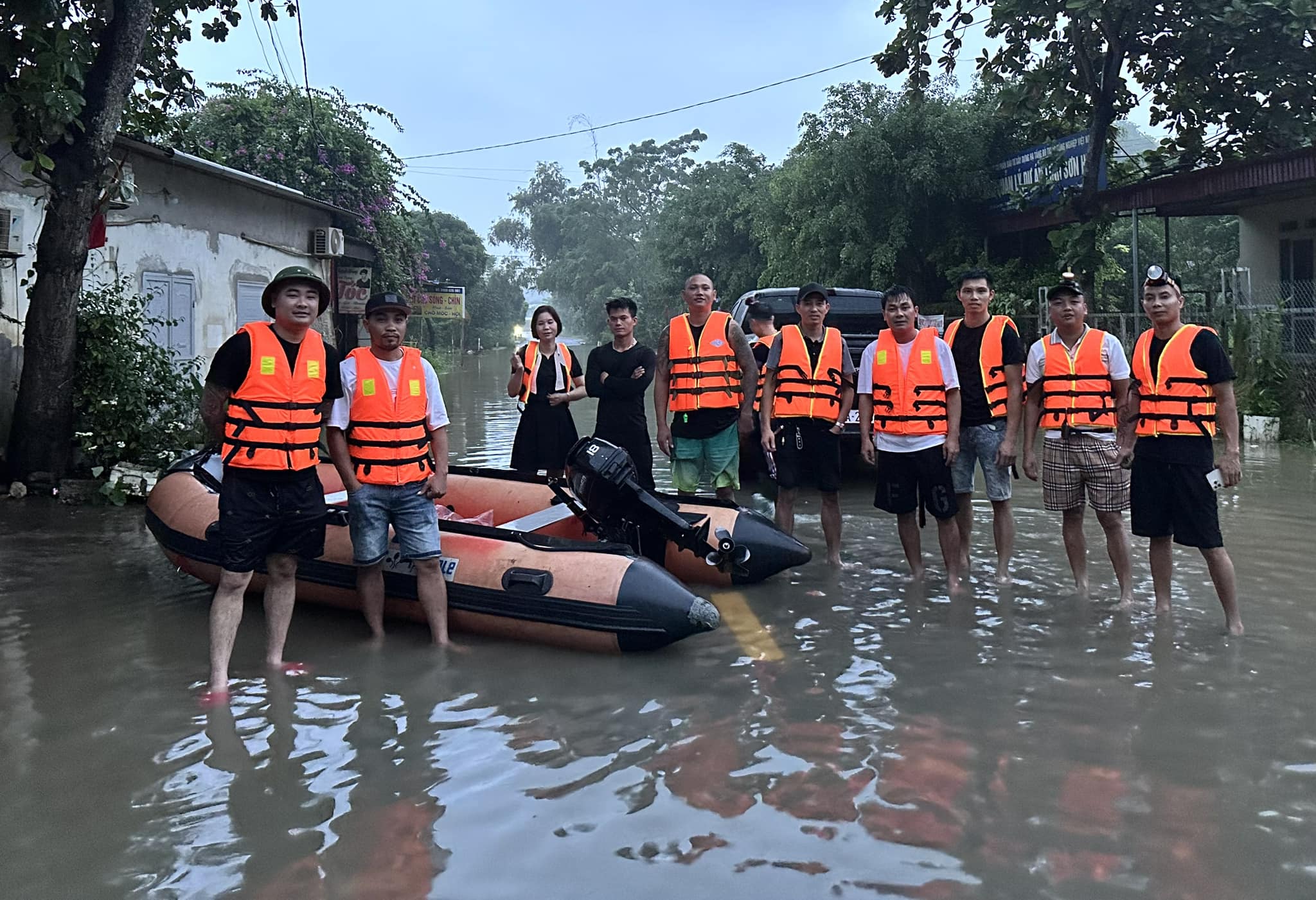 'Người hùng Nghệ An' lao vào lũ miền Bắc cứu giúp bà con: Sẽ làm hết sức mình- Ảnh 6.