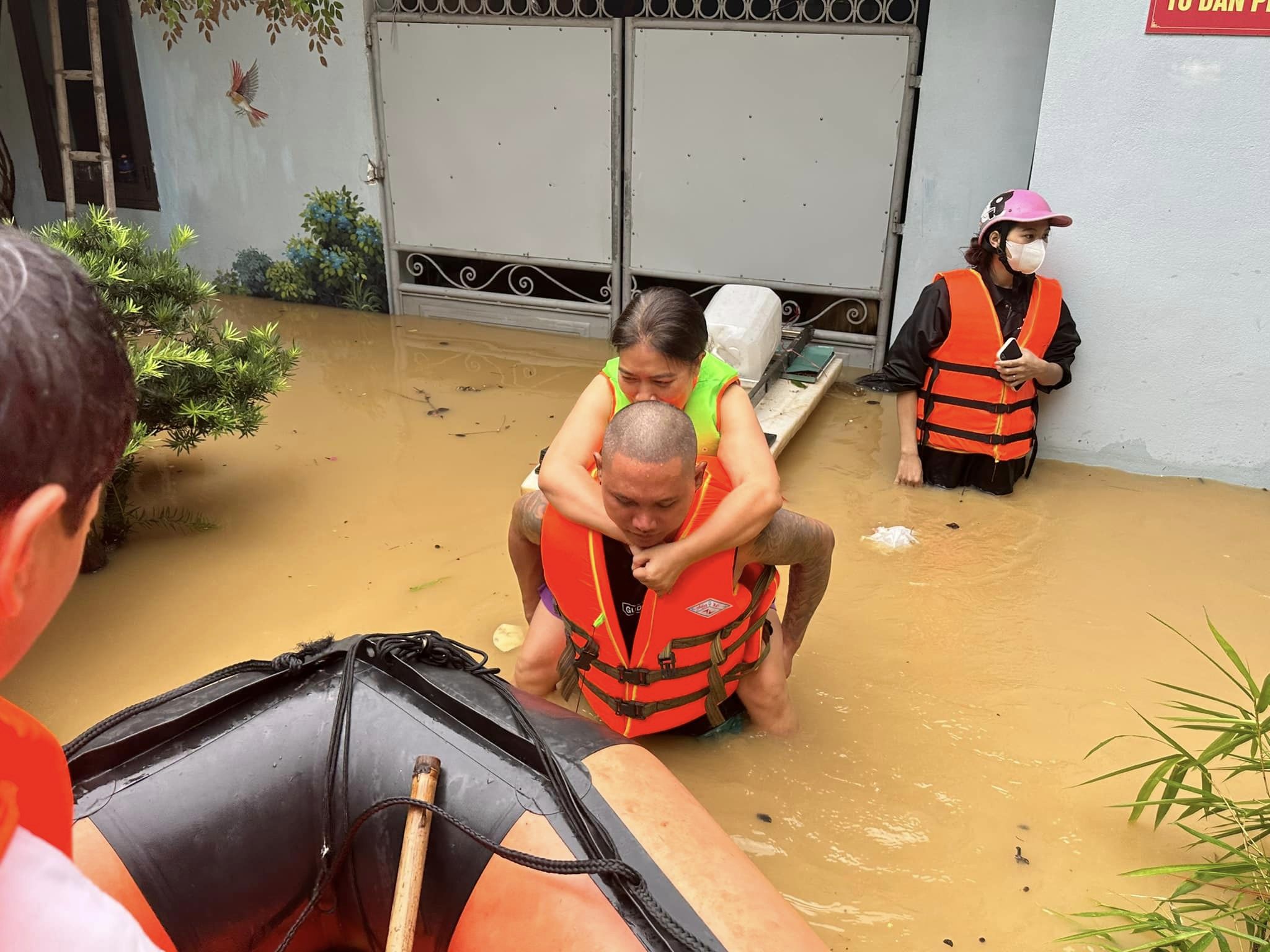 'Người hùng Nghệ An' lao vào lũ miền Bắc cứu giúp bà con: Sẽ làm hết sức mình- Ảnh 2.