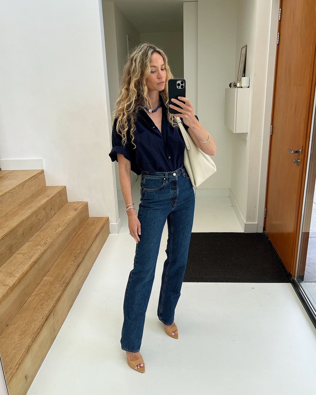 Skinny jeans, mẫu quần tôn vòng 3 tốt nhất chính là xu hướng denim mùa này- Ảnh 7. Skinny jeans, mẫu quần tôn vòng 3 tốt nhất chính là xu hướng denim mùa này- Ảnh 7.