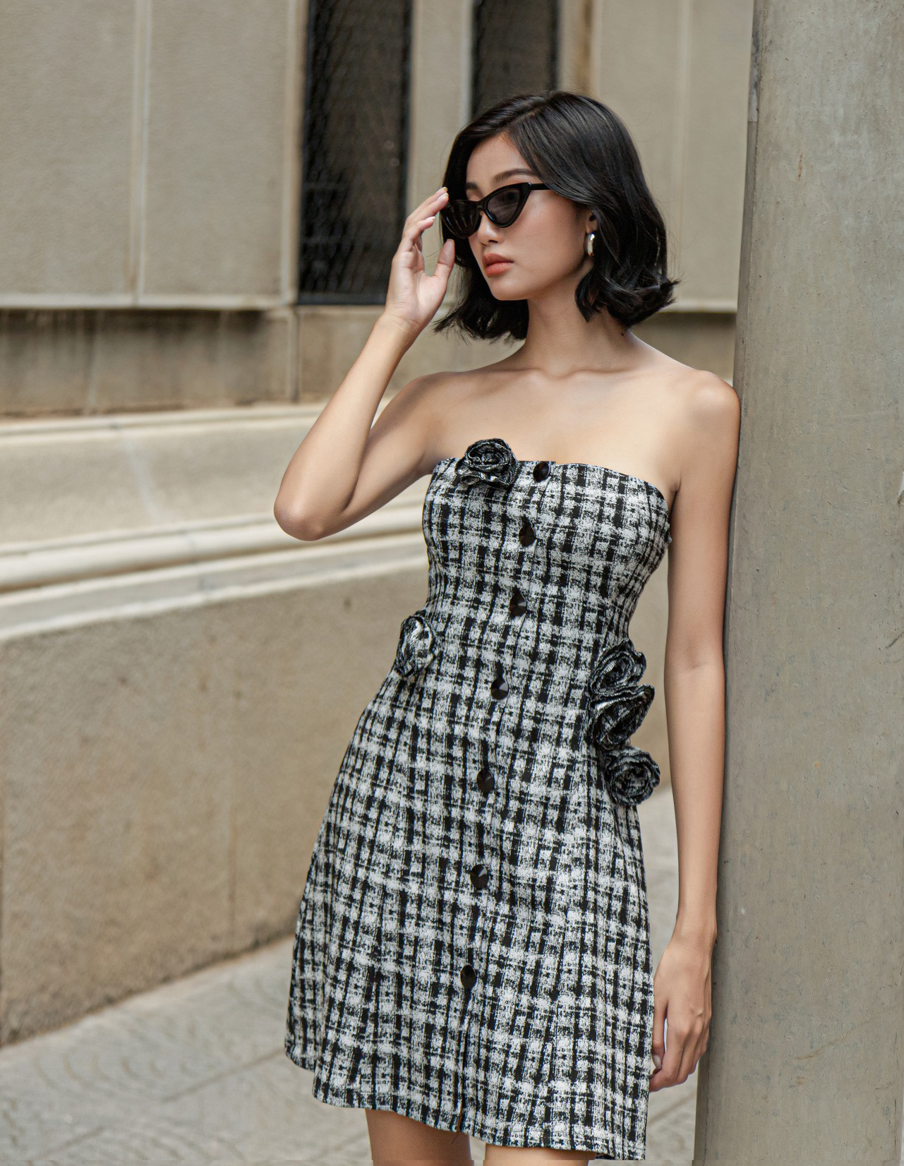 Os looks de tweed estão em alta, conquistando a confiança das mulheres elegantes - Foto 7. Trang phục dạ tweed lên ngôi, chiếm lĩnh lòng tin của quý cô sành mặc- Ảnh 7.