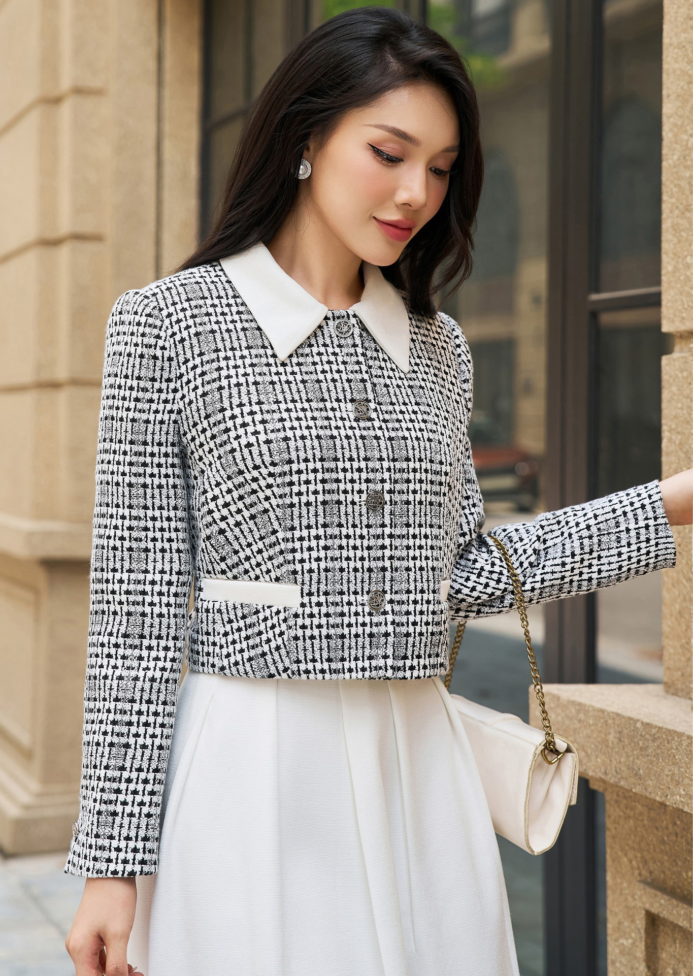 Os looks de tweed estão em alta, conquistando a confiança das mulheres elegantes - Foto 1. Trang phục dạ tweed lên ngôi, chiếm lĩnh lòng tin của quý cô sành mặc- Ảnh 1.