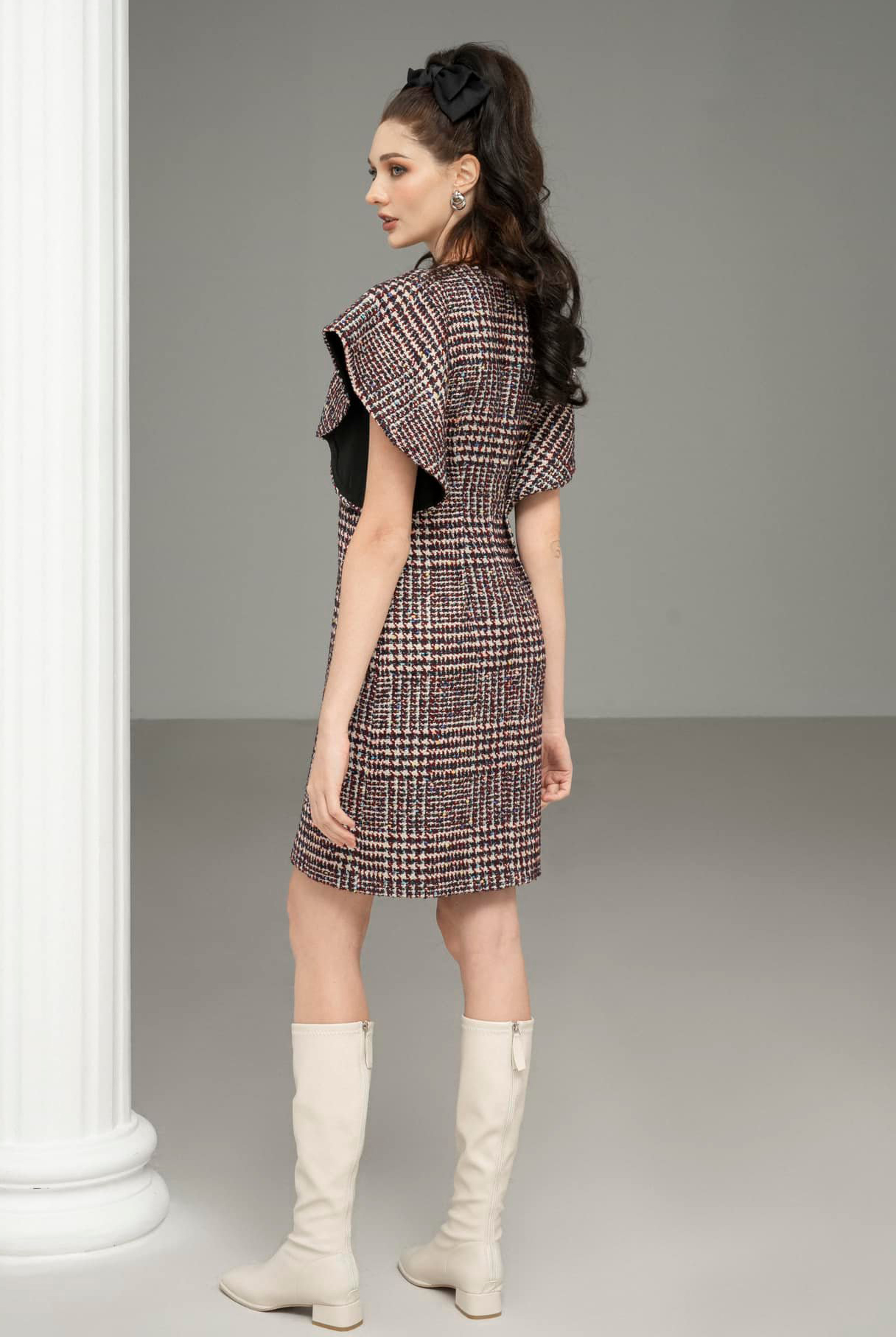 Os looks de tweed estão em alta, conquistando a confiança das mulheres elegantes - Foto 10. Trang phục dạ tweed lên ngôi, chiếm lĩnh lòng tin của quý cô sành mặc- Ảnh 10.