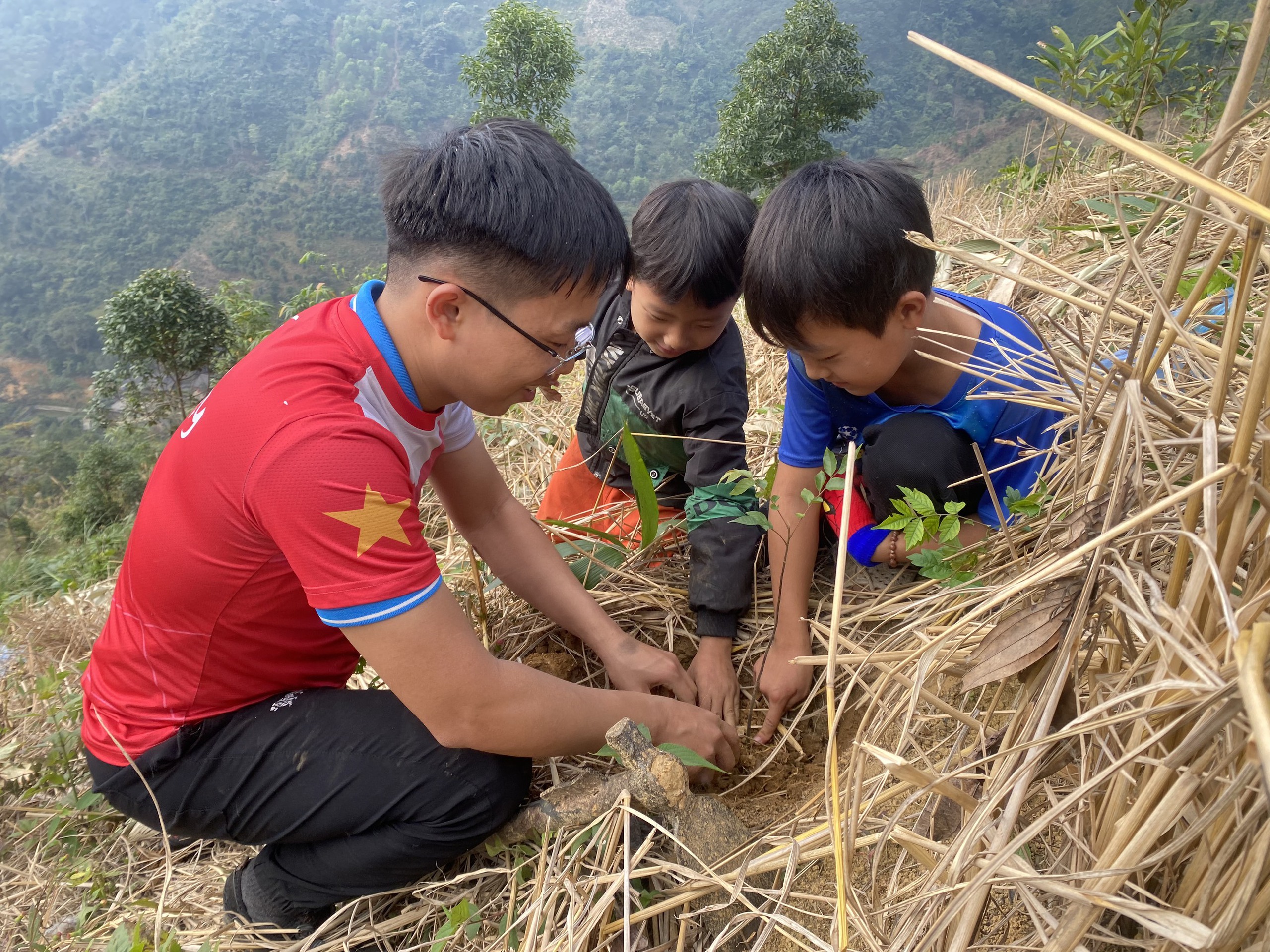 Green Dream trồng cây cùng AIA Ha Noi tại Yên Bái