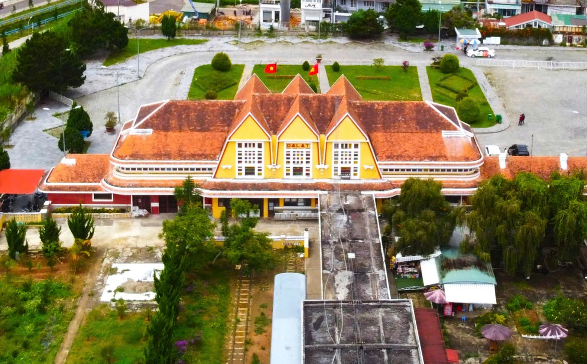 Ga Đà Lạt tăng giá vé vào cổng lên gấp 10 lần- Ảnh 1. Ga Đà Lạt tăng giá vé vào cổng lên gấp 10 lần- Ảnh 1.