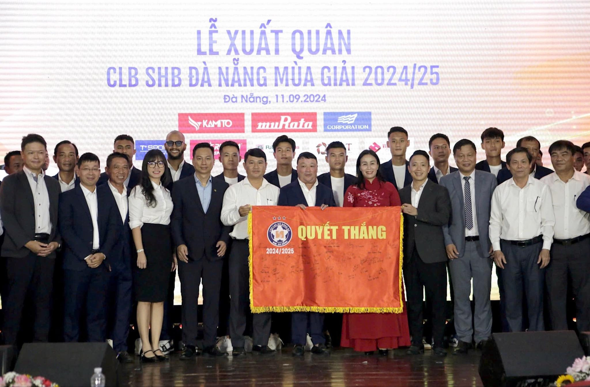 Tái xuất V-League: CLB Đà Nẵng bất ngờ thay 'tướng', HLV Trương Việt Hoàng ‘đi đâu’? - Ảnh 1.