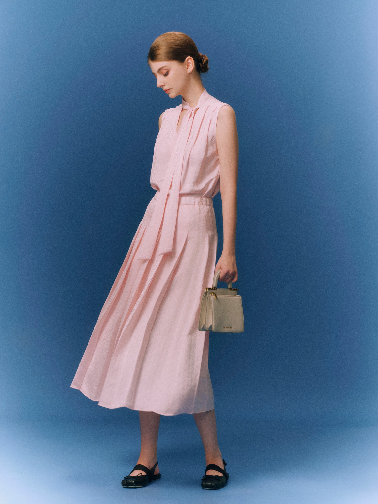 Oblékněte se krásně a elegantně snadno s odpovídajícími soupravami na podzim - Foto 10. Mặc đẹp, sang dễ dàng nhờ diện set đồng bộ vào mùa thu- Ảnh 10.