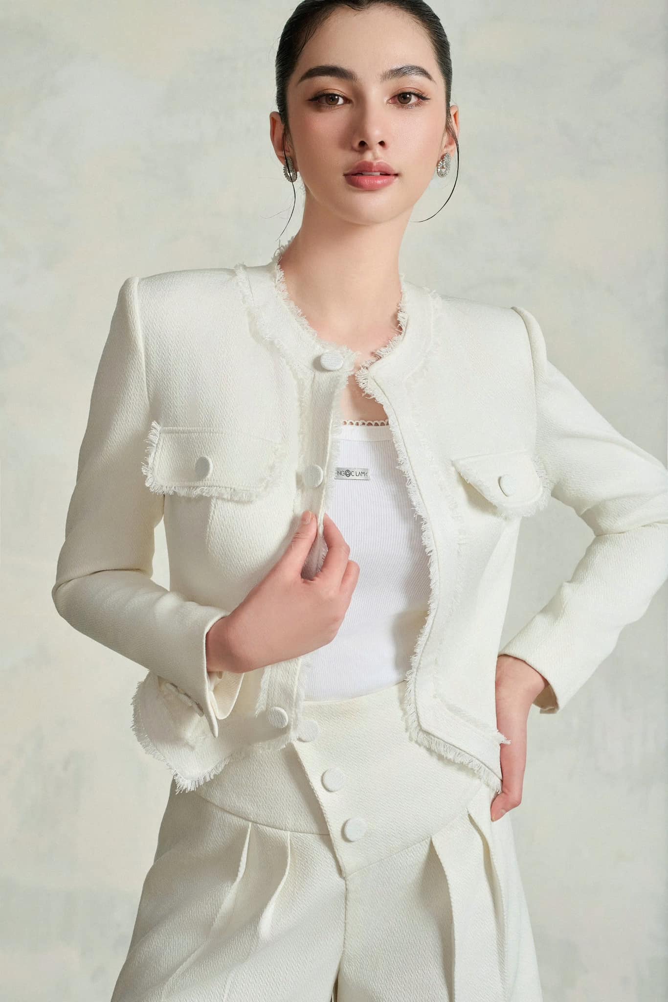 Ținutele minimaliste sunt indispensabile pentru femeile moderne și de succes - Fotografia 6. Những set đồ tối giản không thể thiếu của người phụ nữ hiện đại, thành đạt- Ảnh 6.