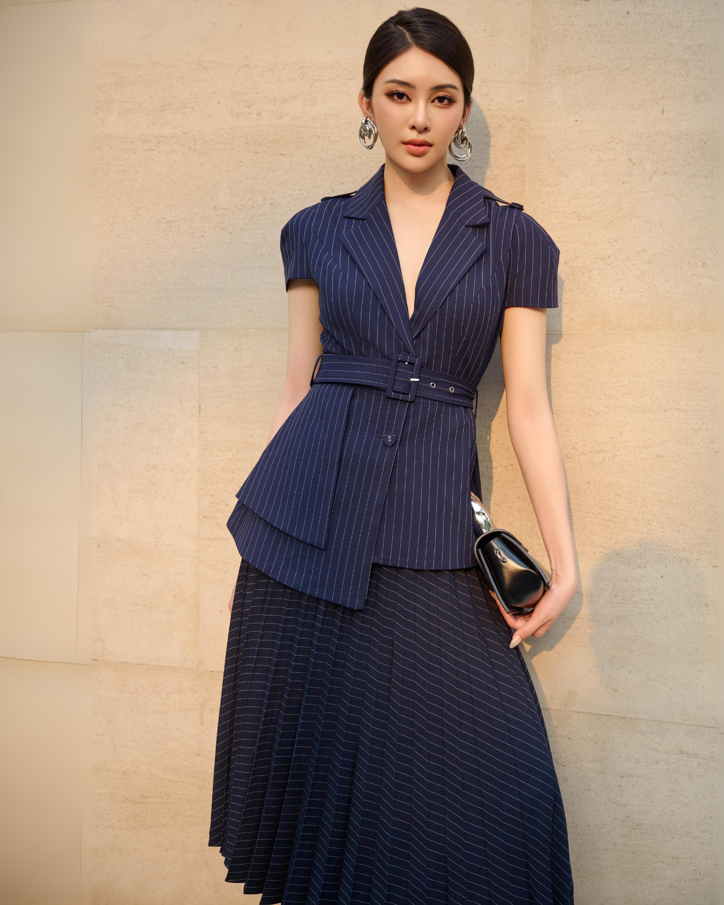 Oblékněte se krásně a elegantně snadno s odpovídajícími soupravami na podzim - Foto 1. Mặc đẹp, sang dễ dàng nhờ diện set đồng bộ vào mùa thu- Ảnh 1.