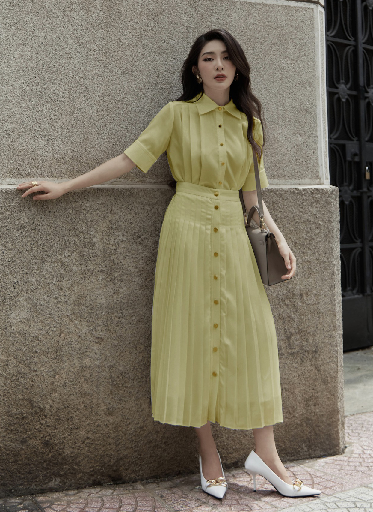 Oblékněte se krásně a elegantně snadno s odpovídajícími soupravami na podzim - Foto 2. Mặc đẹp, sang dễ dàng nhờ diện set đồng bộ vào mùa thu- Ảnh 2.