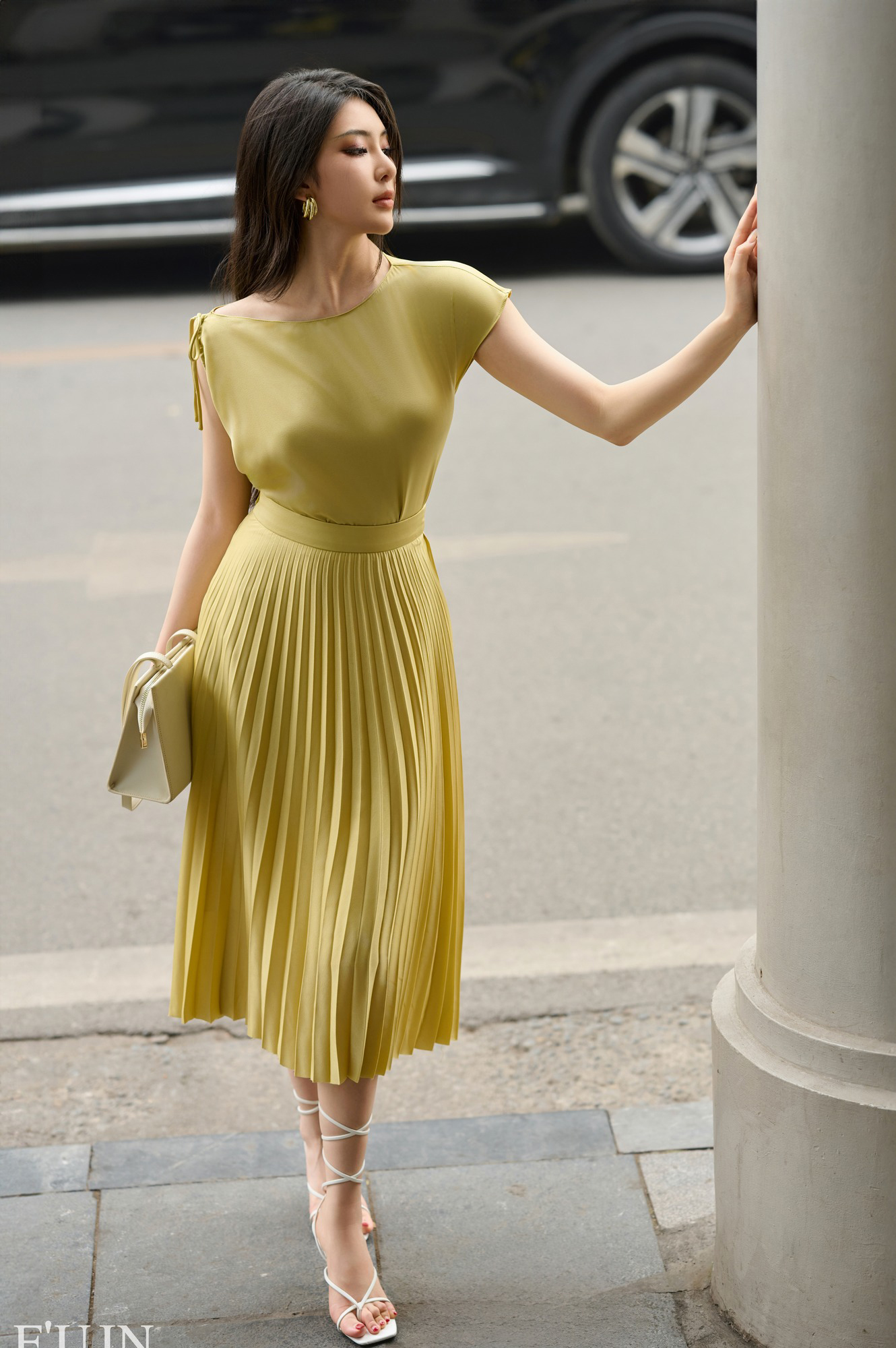 Oblékněte se krásně a elegantně snadno s odpovídajícími soupravami na podzim - Foto 3. Mặc đẹp, sang dễ dàng nhờ diện set đồng bộ vào mùa thu- Ảnh 3.