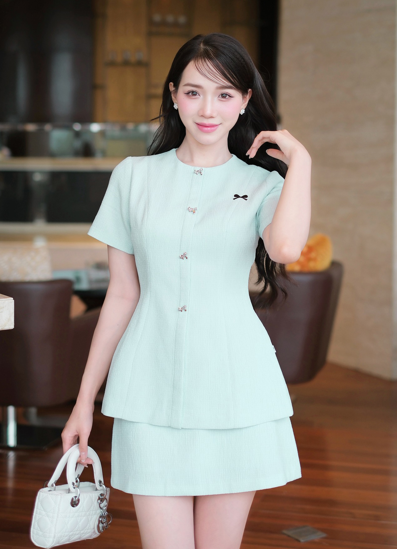 Oblékněte se krásně a elegantně snadno s odpovídajícími soupravami na podzim - Foto 4. Mặc đẹp, sang dễ dàng nhờ diện set đồng bộ vào mùa thu- Ảnh 4.