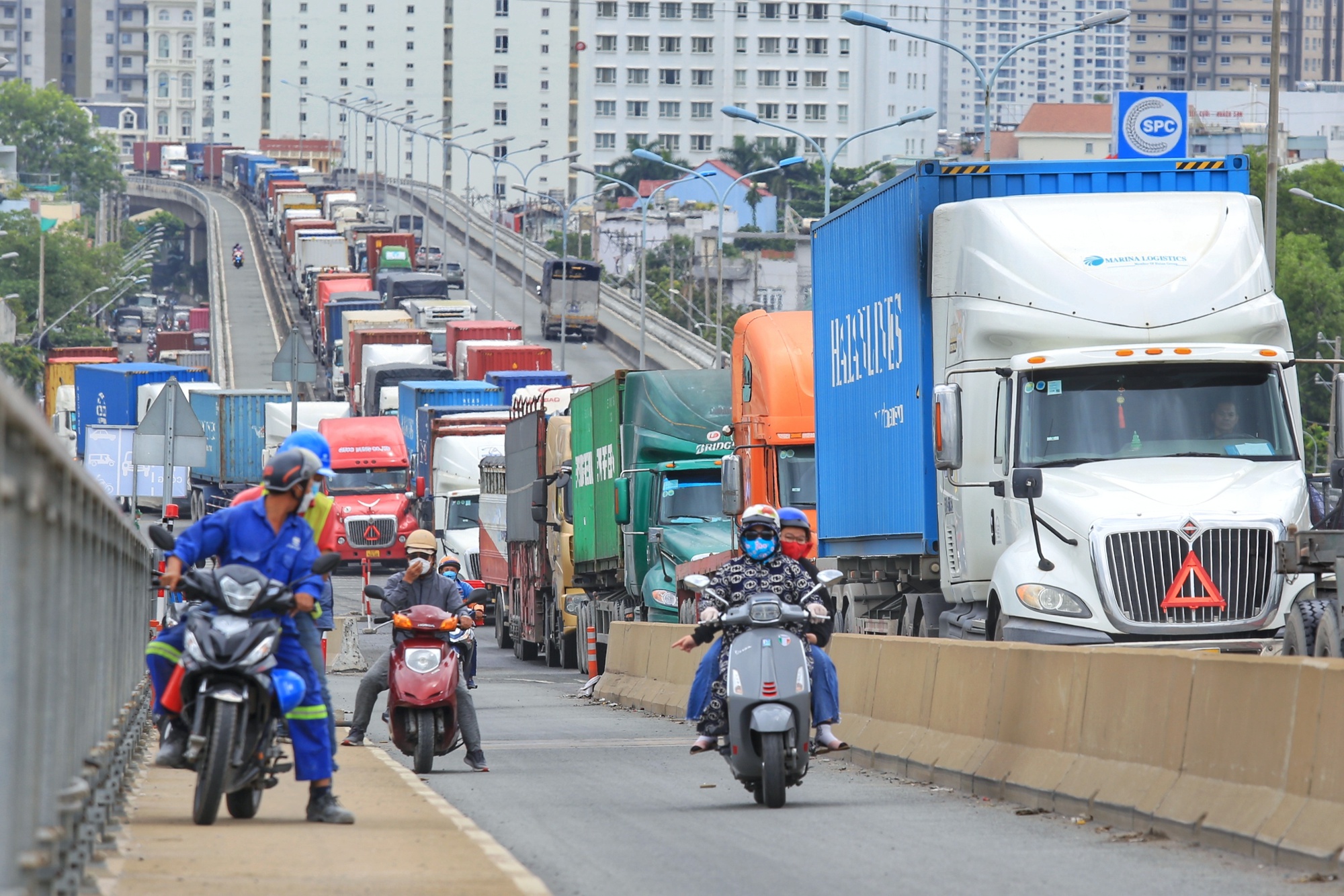 Sửa cầu Phú Mỹ gần 1,5 tháng, người dân di chuyển thế nào?- Ảnh 1. Sửa cầu Phú Mỹ gần 1,5 tháng, người dân di chuyển thế nào?- Ảnh 1.