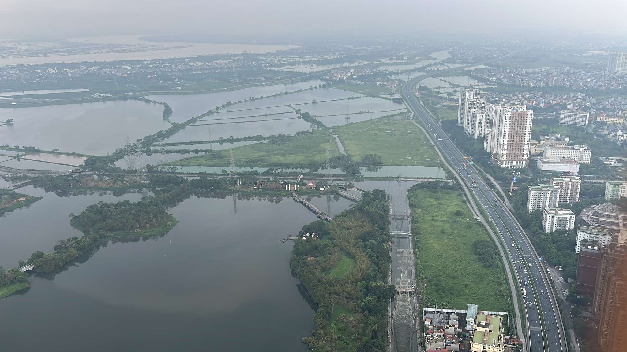 Tentera Udara menghantar helikopter untuk memberikan bantuan kepada kawasan yang dilanda banjir di utara - Foto 15. Không quân điều trực thăng cứu trợ vùng lũ phía bắc- Ảnh 15.