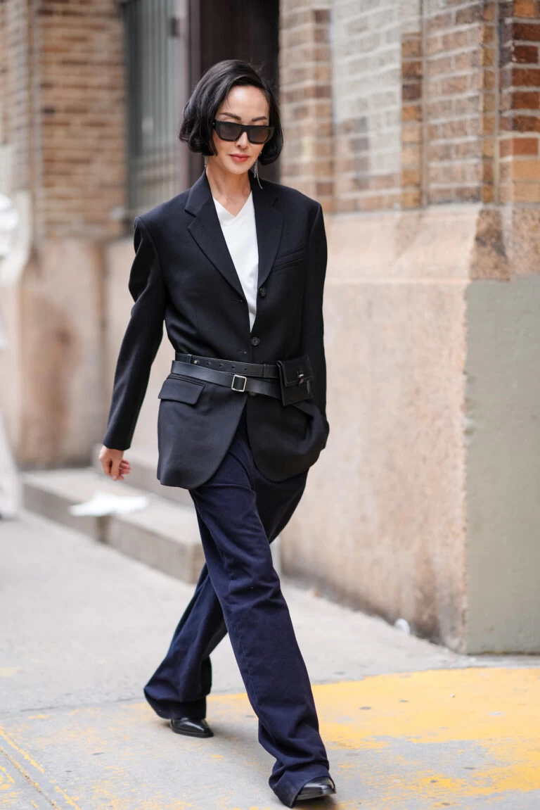 Σακάκι και ζώνη, ο τέλειος συνδυασμός για τη μόδα δρόμου το φθινόπωρο 2024 - Φωτογραφία 6. Blazer và thắt lưng, combo hoàn hảo cho thời trang đường phố mùa thu 2024- Ảnh 6.