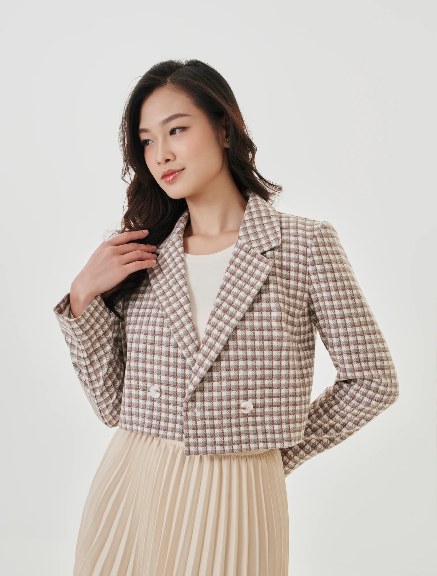 Proměňte se v elegantní podzimní dámu s vlněným kabátem - Foto 8. Hóa quý cô mùa thu sang trọng và đẳng cấp với áo khoác dạ- Ảnh 8.