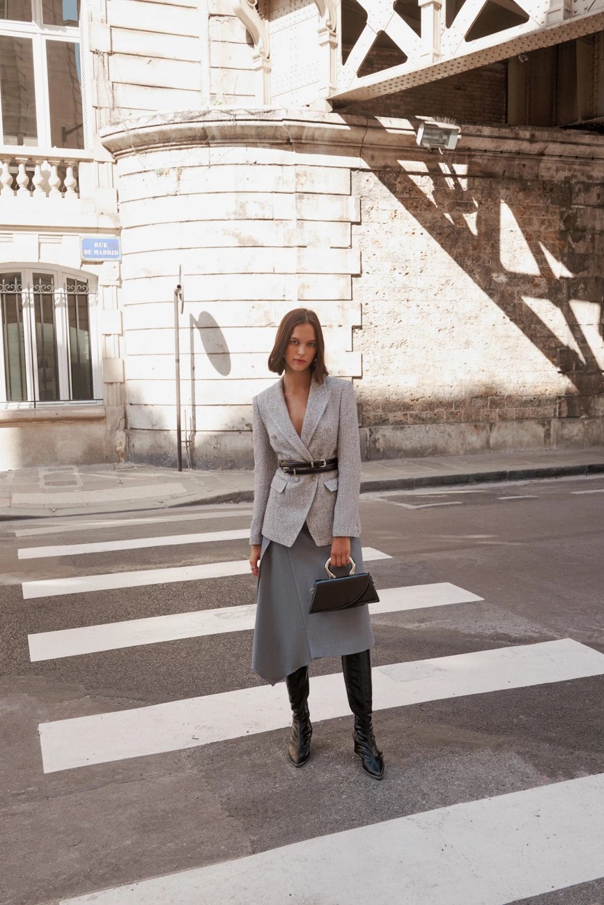 Proměňte se v elegantní podzimní dámu s vlněným kabátem - Foto 9. Hóa quý cô mùa thu sang trọng và đẳng cấp với áo khoác dạ- Ảnh 9.