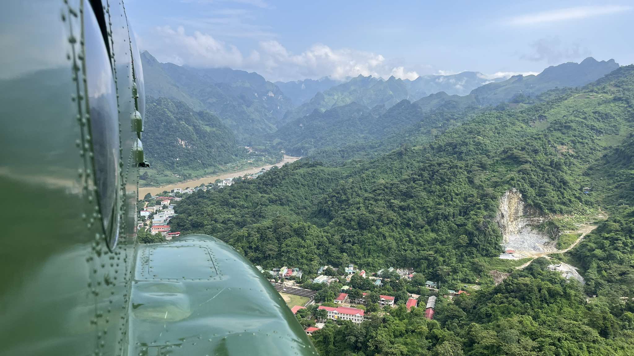 Trực thăng không quân lại lên đường cứu trợ vùng cô lập ở Cao Bằng- Ảnh 7.