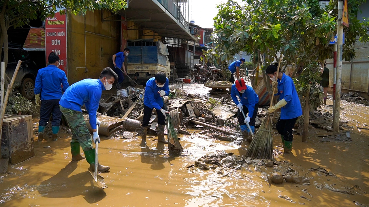 Họa sĩ Lê Thiết Cương:
'Lòng nhân luôn là rường cột cố kết cộng đồng'- Ảnh 7.