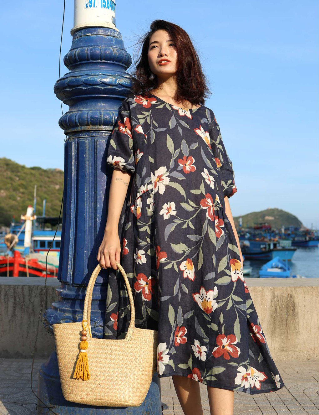 فستان الكتان، القطعة الأكثر تنوعا وعملية في خزانة ملابسك - صورة 1. Váy suông linen, trang phục đa năng và thiết thực nhất tủ đồ- Ảnh 1.