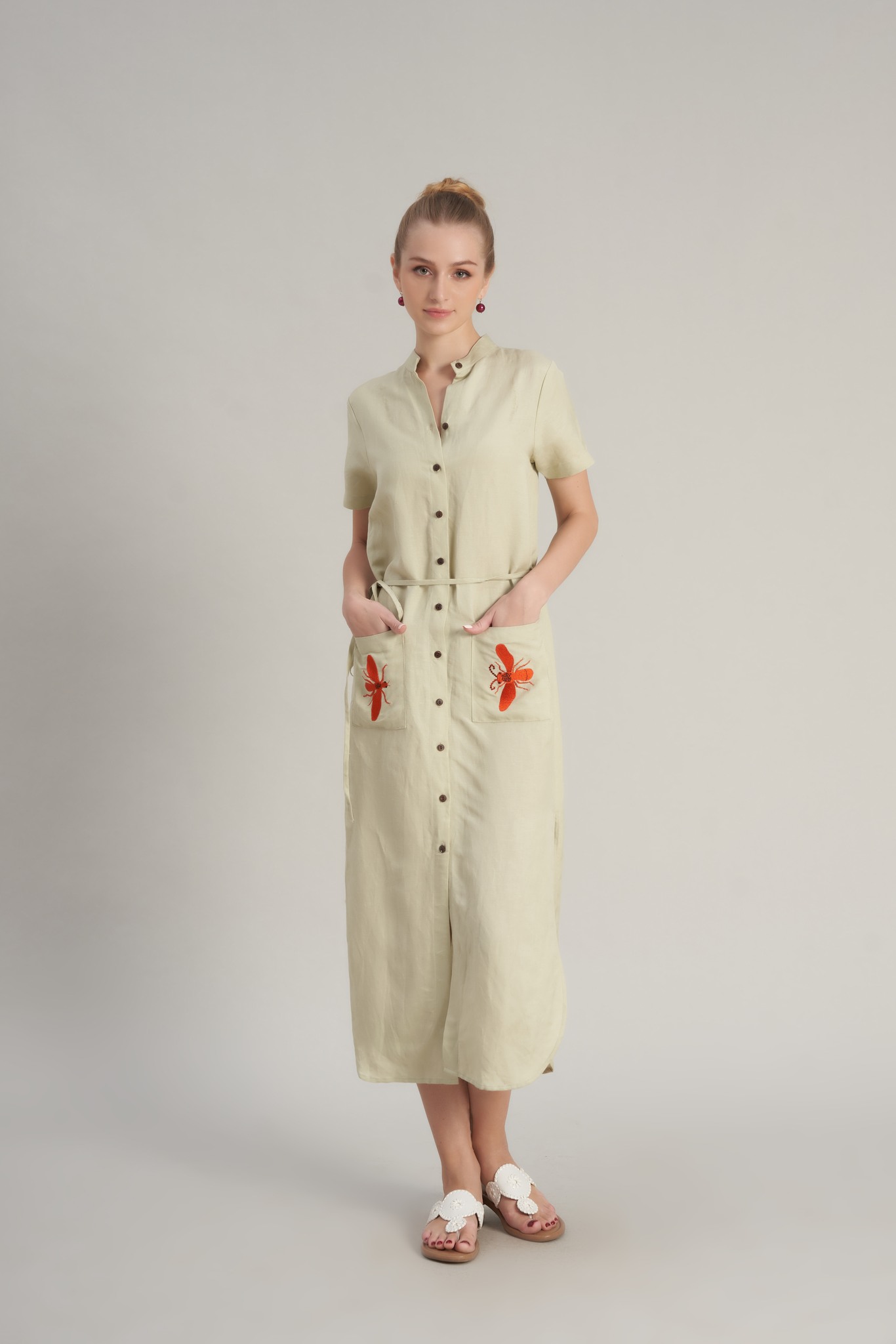 فستان الكتان، القطعة الأكثر تنوعا وعملية في خزانة ملابسك - صورة 7. Váy suông linen, trang phục đa năng và thiết thực nhất tủ đồ- Ảnh 7.