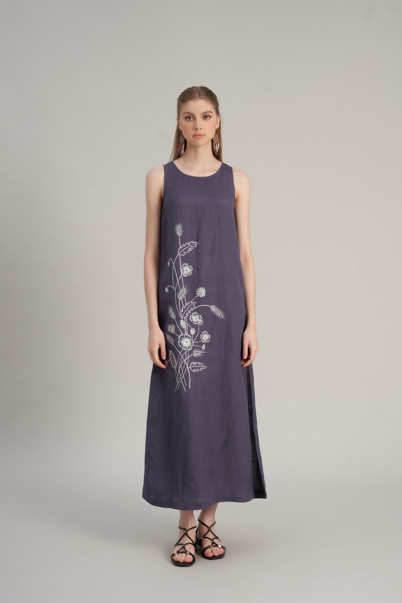 فستان الكتان، القطعة الأكثر تنوعا وعملية في خزانة ملابسك - صورة 8. Váy suông linen, trang phục đa năng và thiết thực nhất tủ đồ- Ảnh 8.