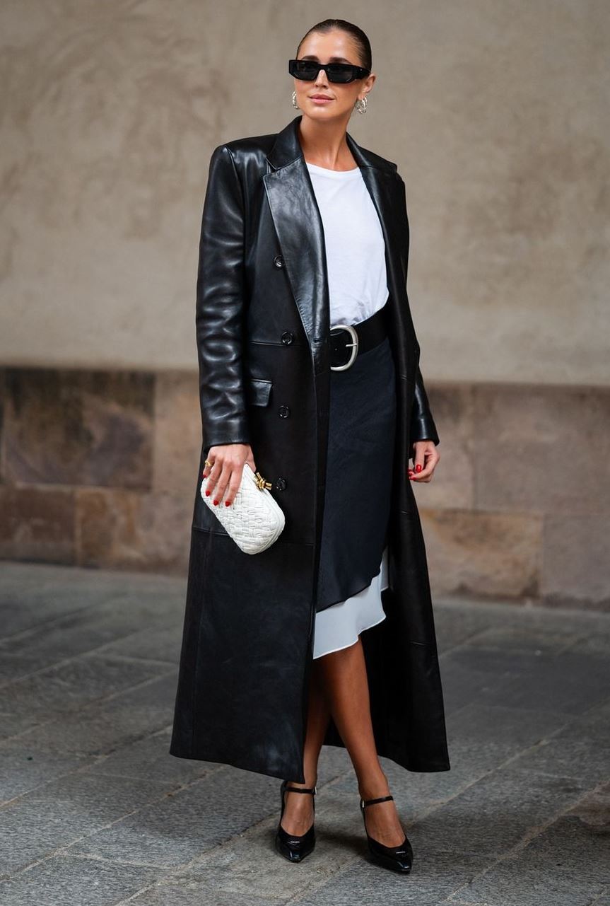 Rochii lungi, articole romantice și flexibile care atrag atenția toamna - Foto 2. Váy dài, món đồ lãng mạn và linh hoạt gây chú ý trong mùa thu- Ảnh 2.