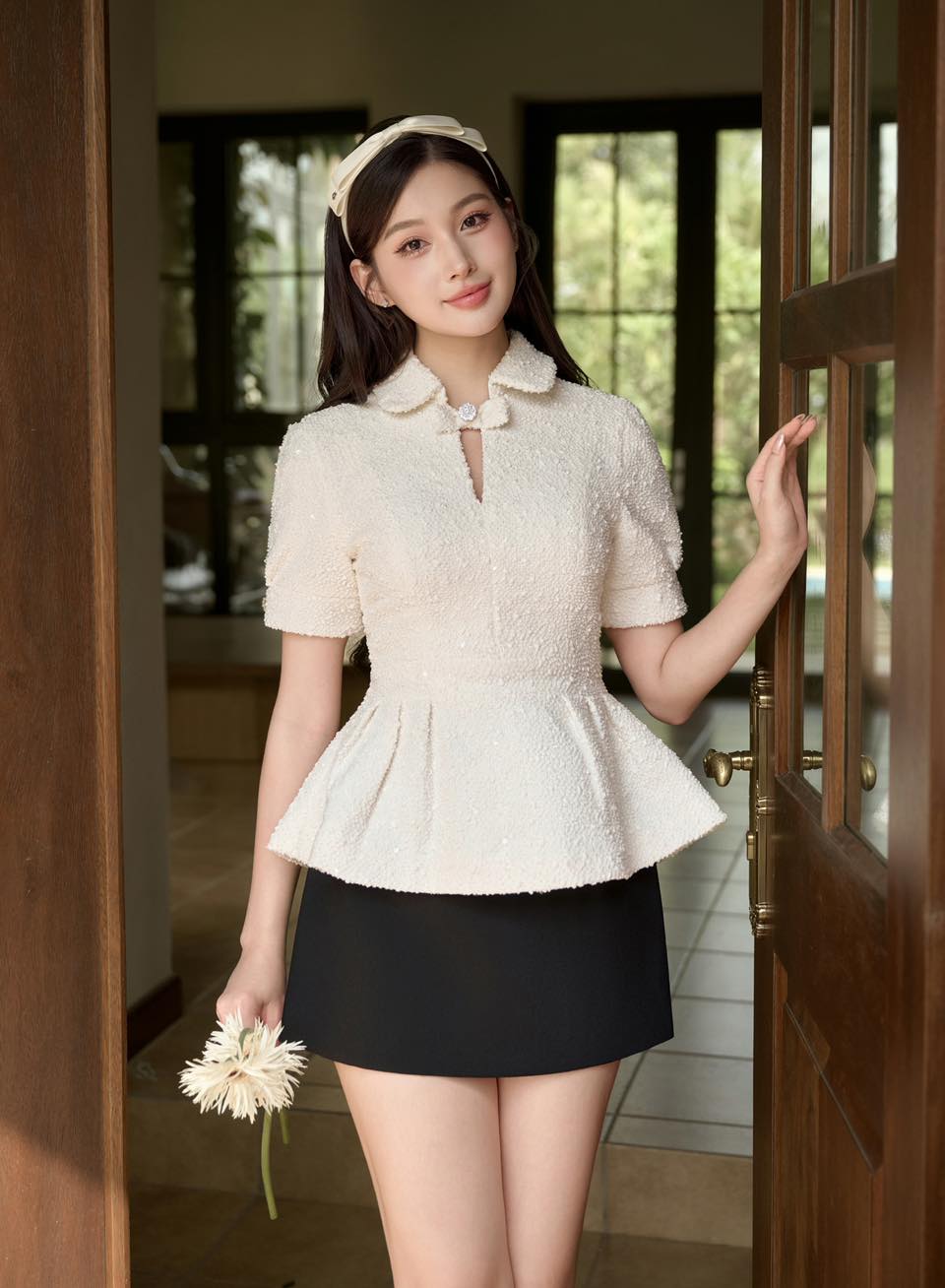 Tvídová móda „vtrhla“ do raných podzimních dnů – Foto 2. Thời trang dạ tweed 'đổ bộ' những ngày đầu thu- Ảnh 2.