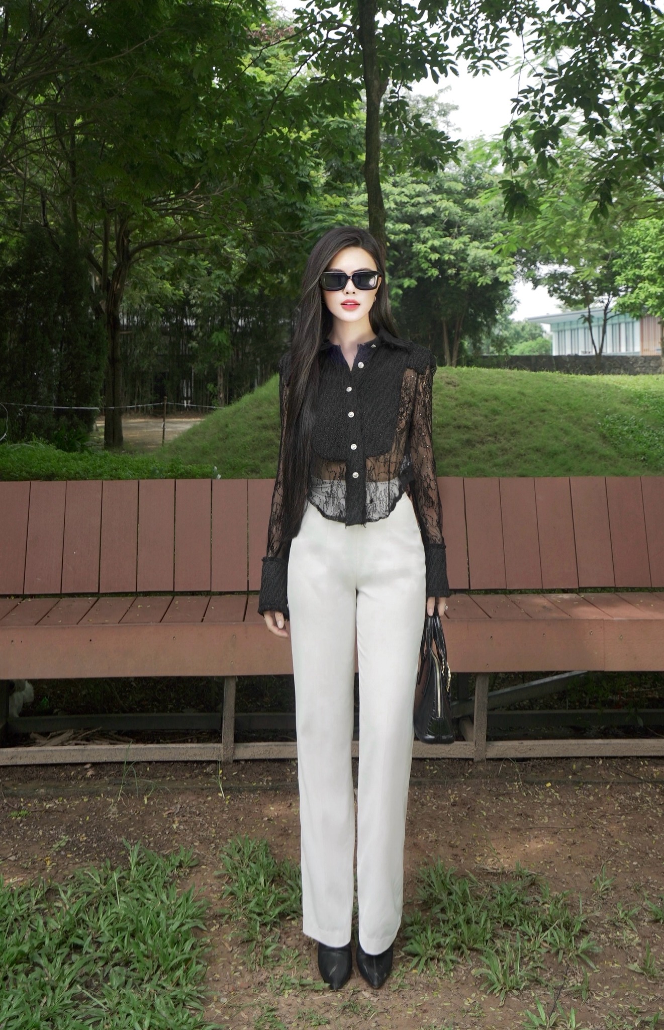 Tvídová móda „vtrhla“ do raných podzimních dnů – Foto 7. Thời trang dạ tweed 'đổ bộ' những ngày đầu thu- Ảnh 7.