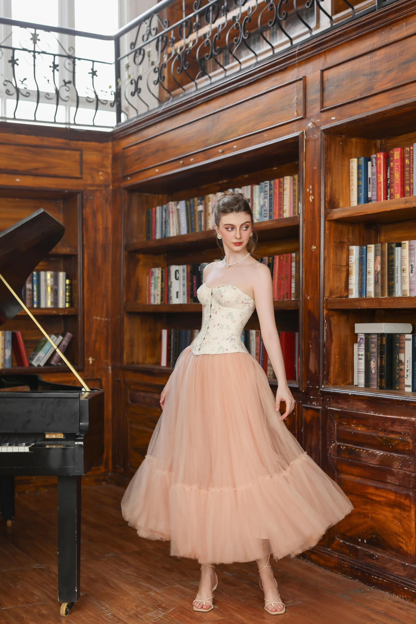 Sugerencias de vestidos de fiesta para lucir como una diosa - Foto 8. Gợi ý những mẫu váy dự tiệc giúp nàng đẹp tựa nữ thần- Ảnh 8.