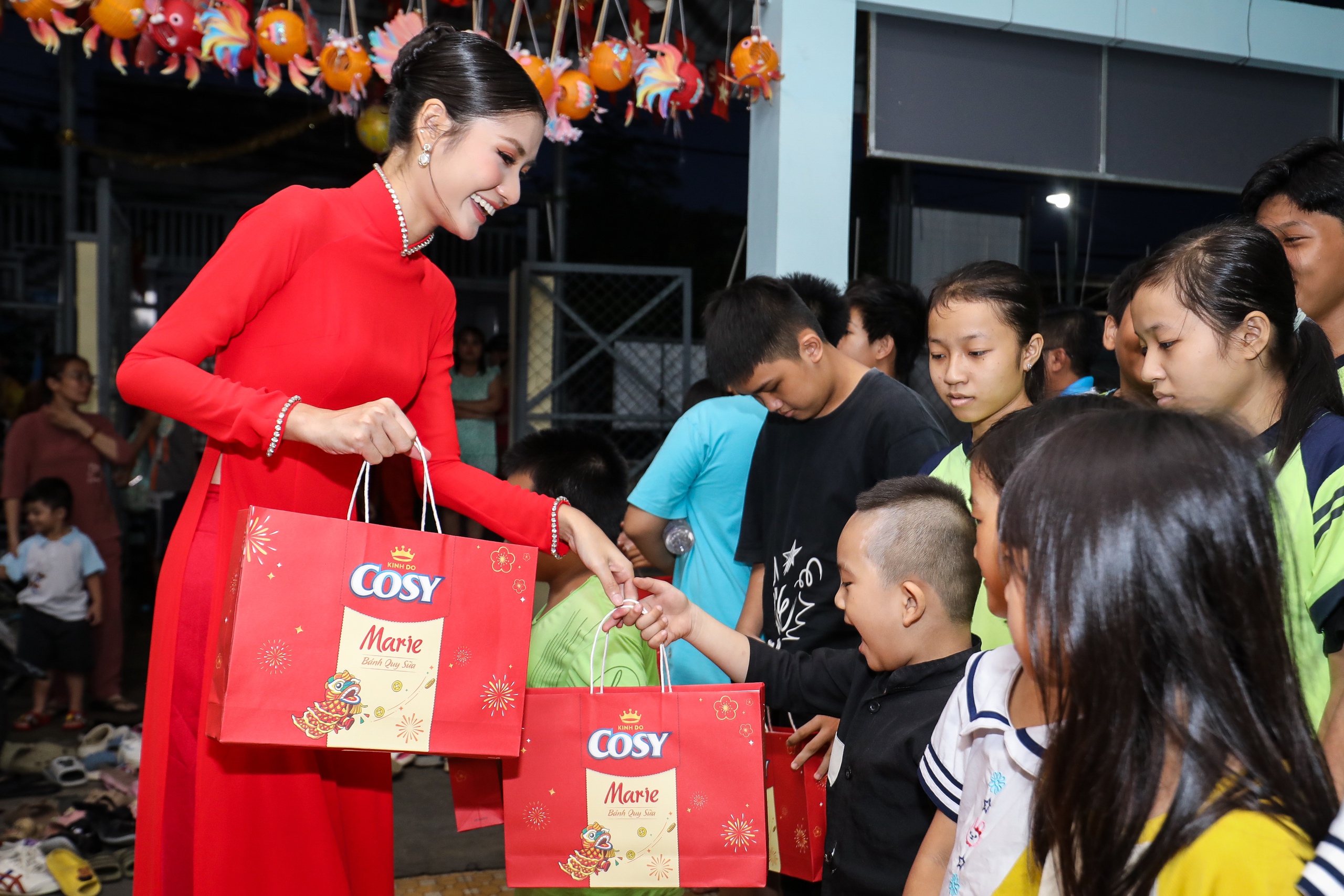 Báo Thanh Niên mang Trung thu yêu thương đến lớp học tình thương ở Thủ Đức- Ảnh 11.